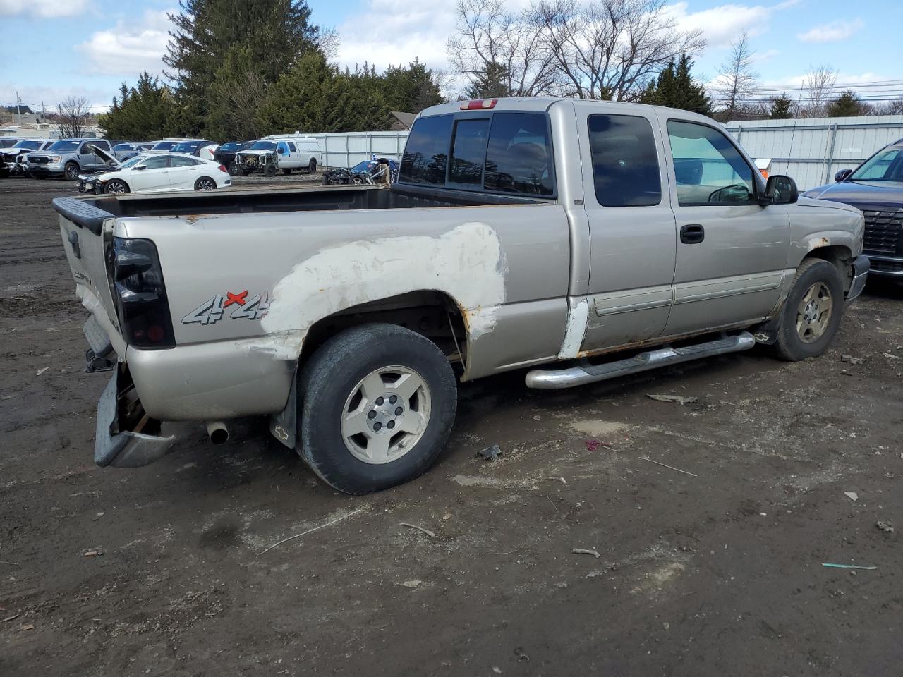 2005 Chevrolet Silverado - Image 3