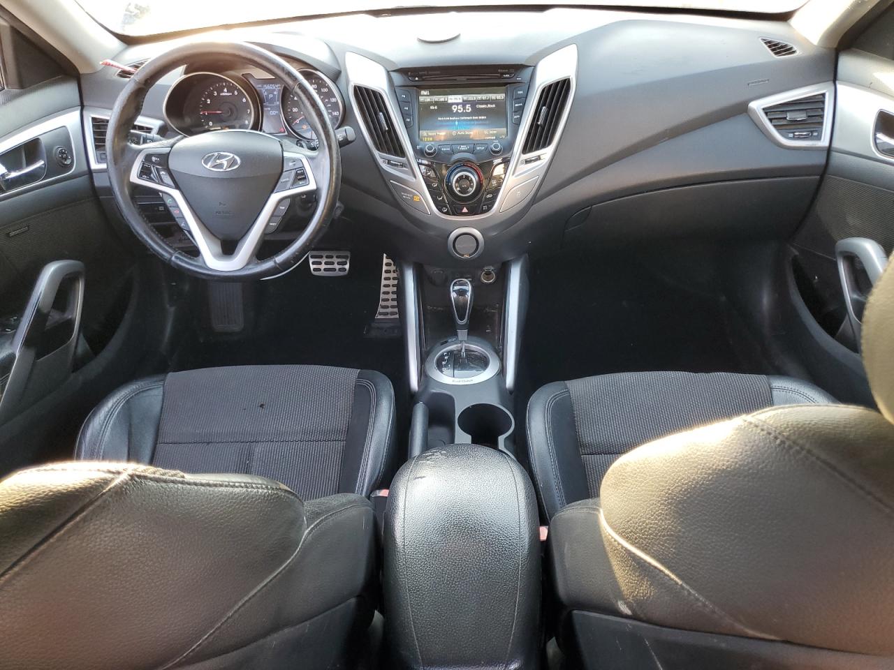2013 Hyundai Veloster - Image 8