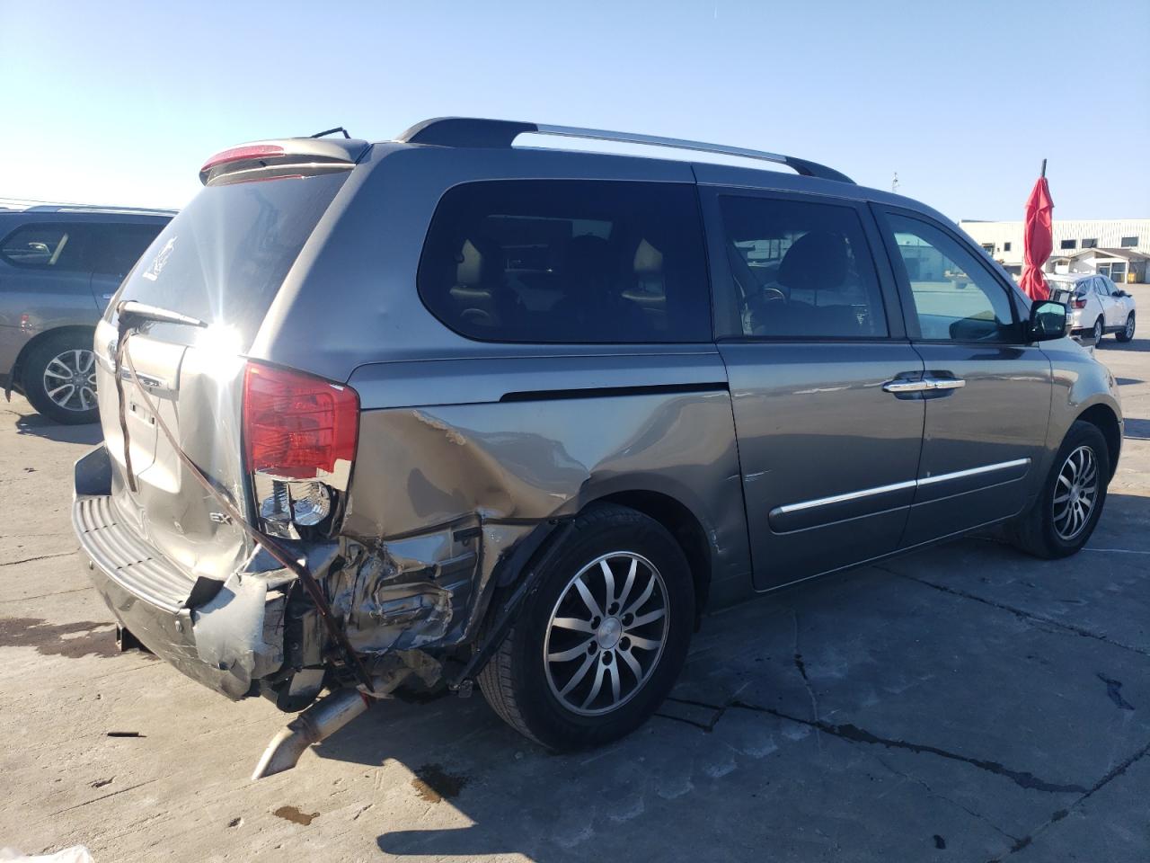 2012 Kia Sedona - Image 3