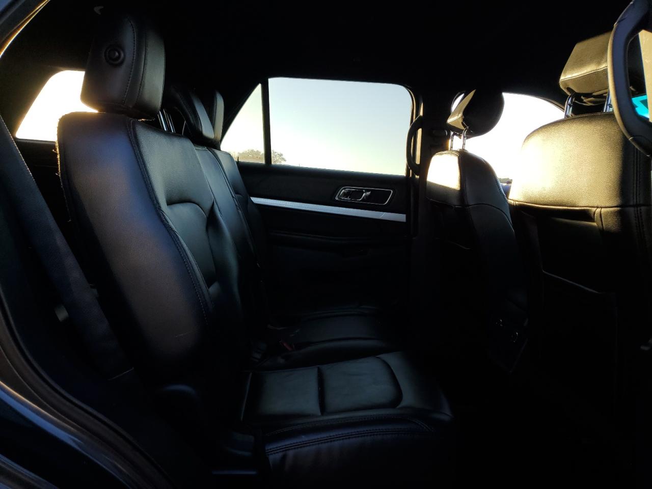 2016 Ford Explorer - Image 11