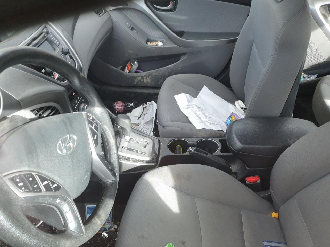 2013 Hyundai Elantra - Image 8