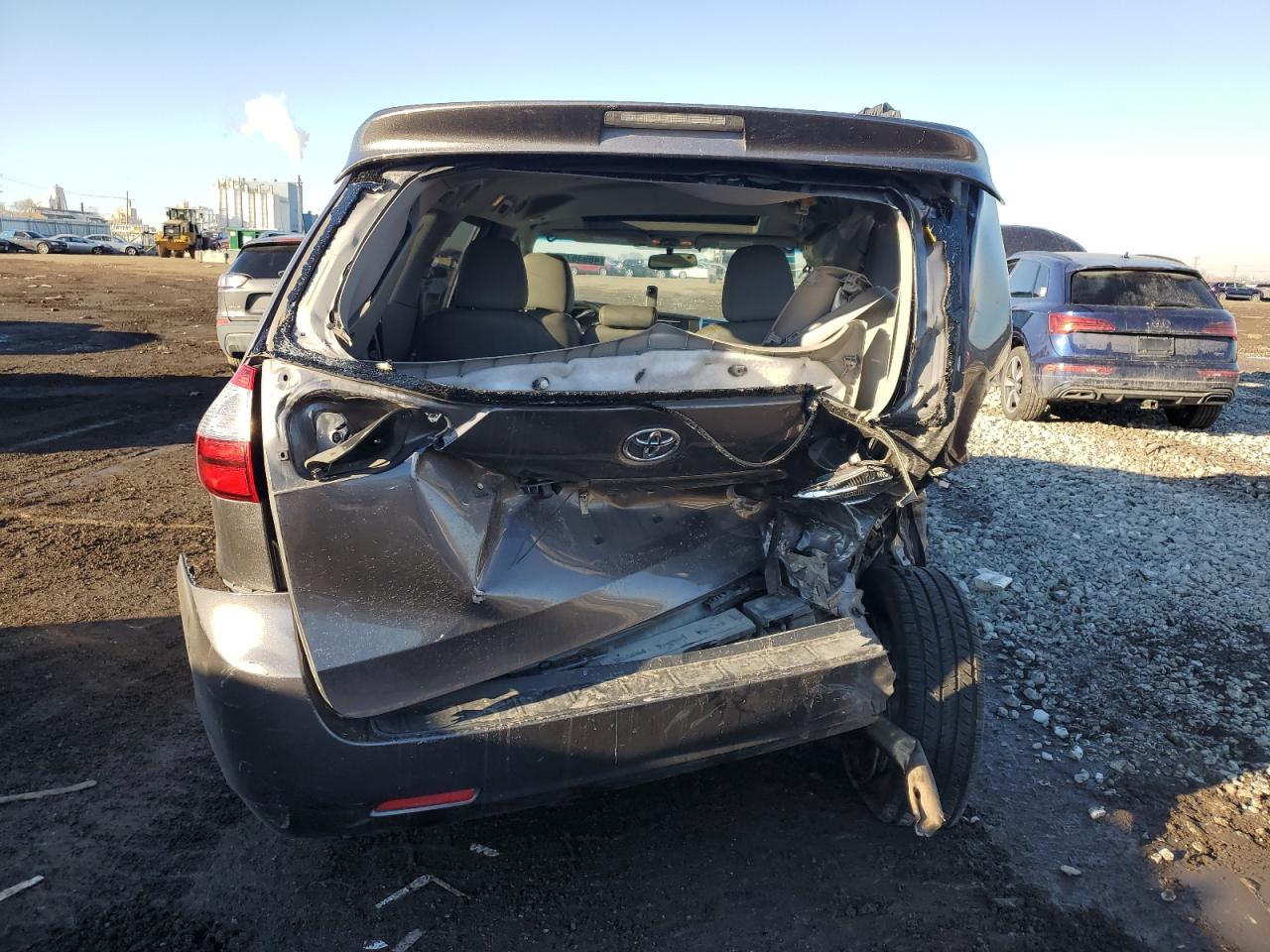 2015 Toyota Sienna - Image 6