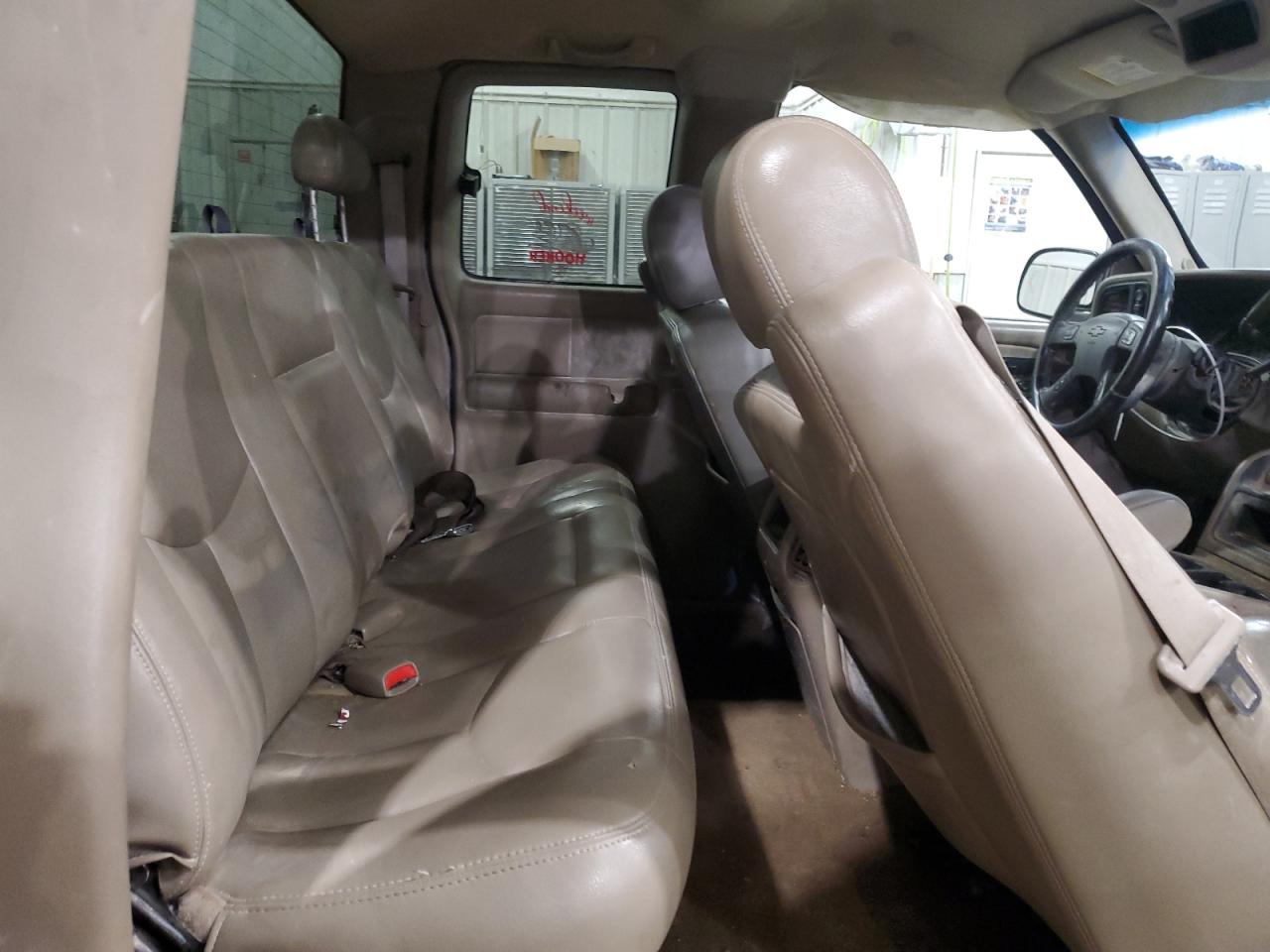 2003 Chevrolet Silverado - Image 10