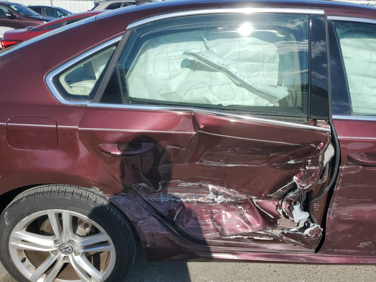 2014 Volkswagen Passat - Image 10