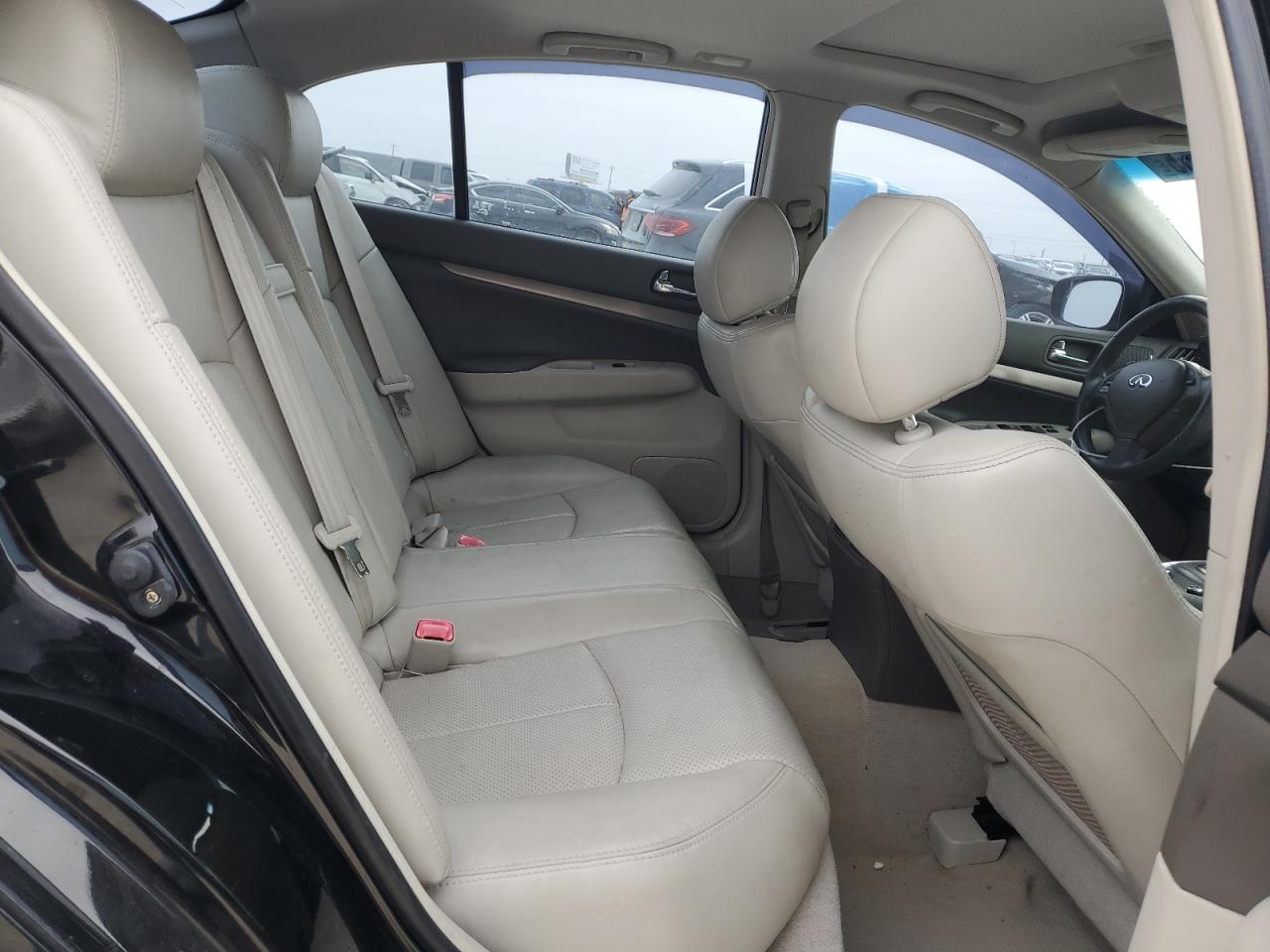 2013 Infiniti G - Image 10