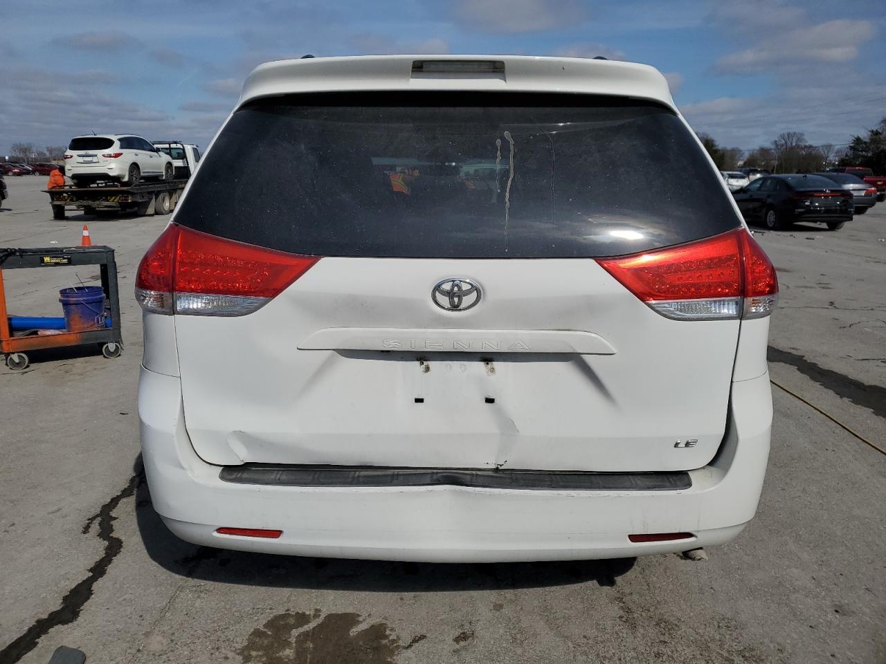 2011 Toyota Sienna - Image 6