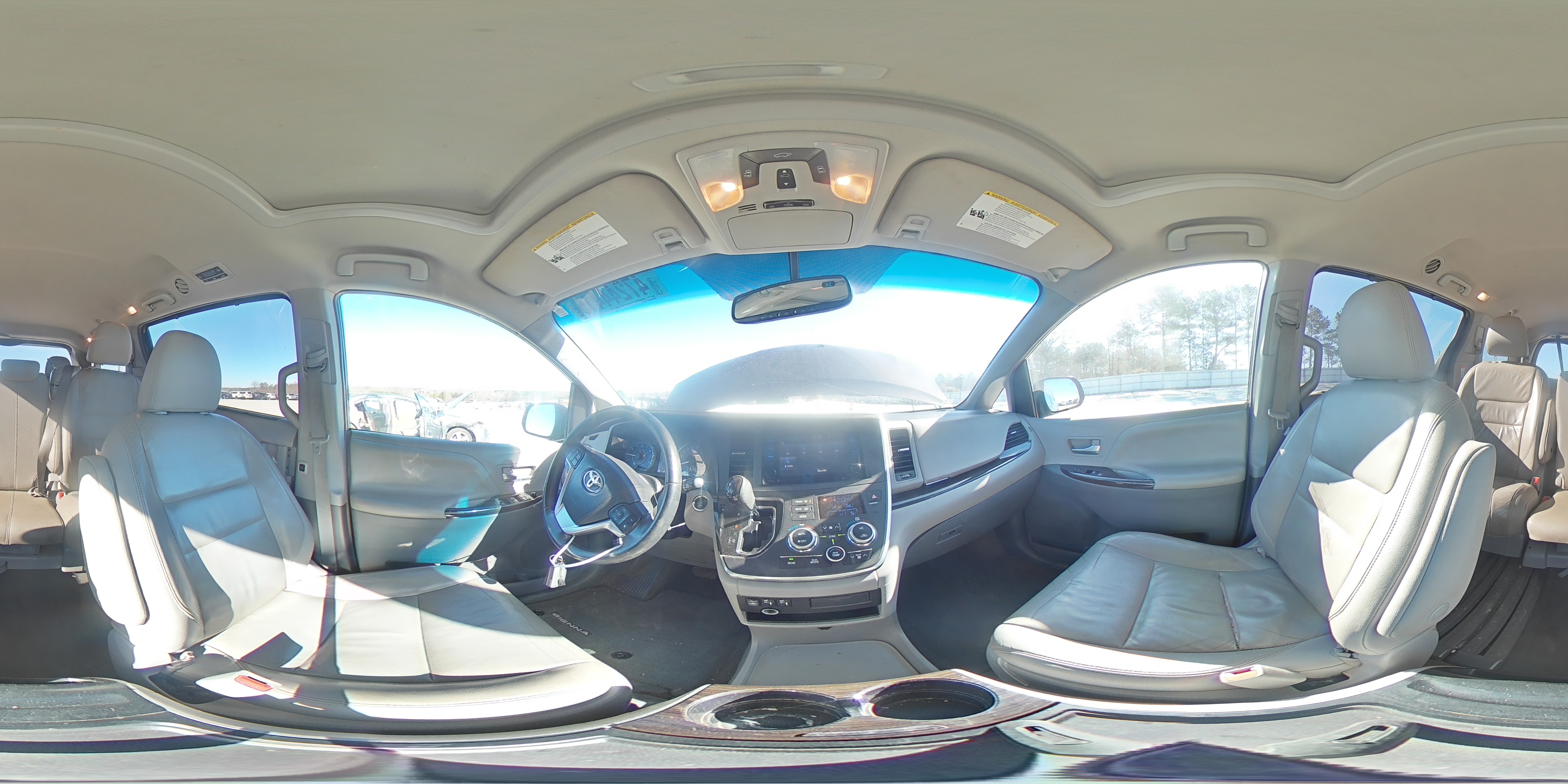 2015 Toyota Sienna - Image 14