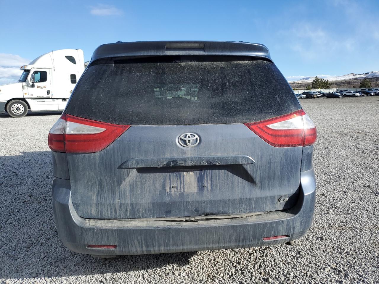 2015 Toyota Sienna - Image 6