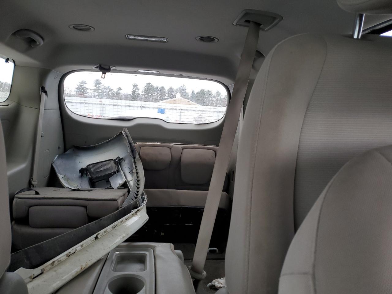 2015 Kia Sedona - Image 10