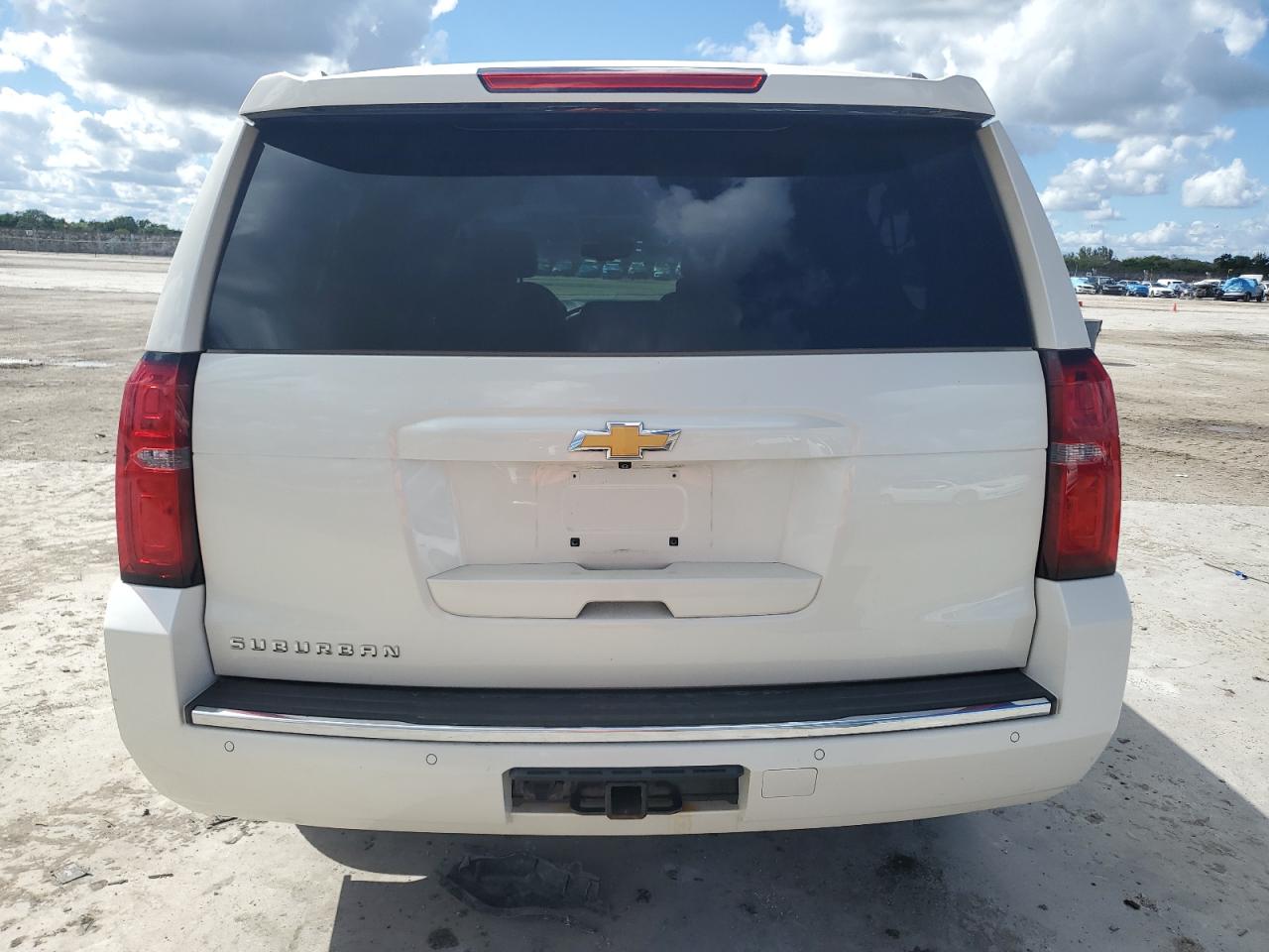2015 Chevrolet Suburban - Image 6