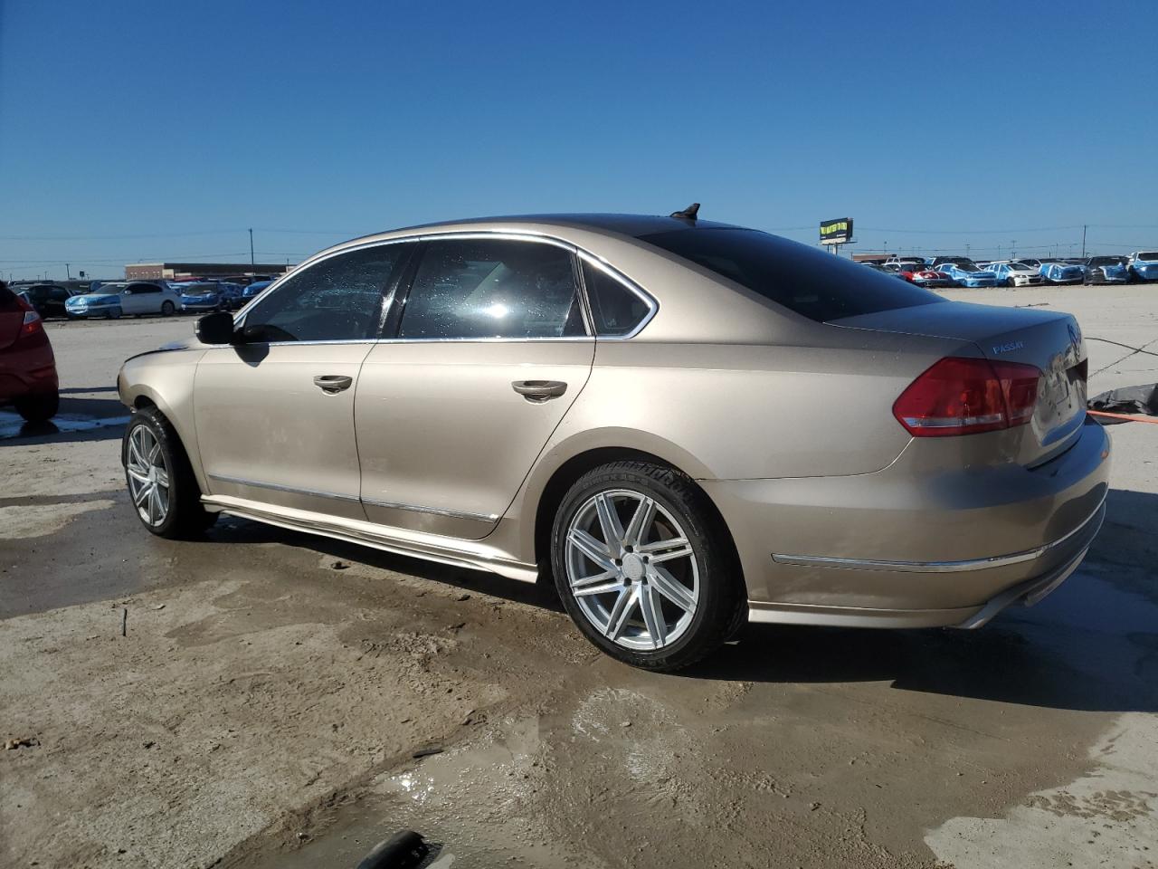 2015 Volkswagen Passat - Image 2