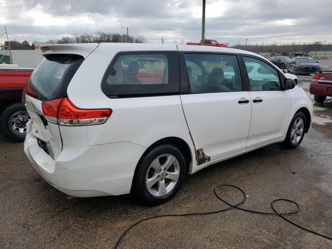 2011 Toyota Sienna - Image 3