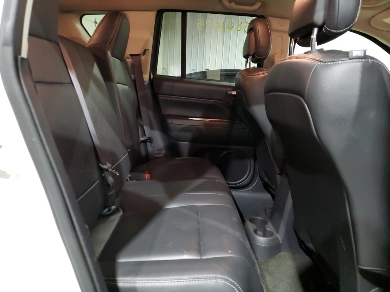 2016 Jeep Compass - Image 11