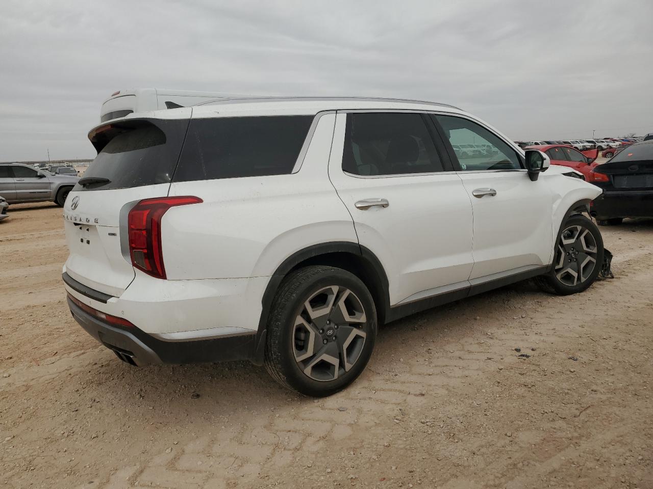 2023 Hyundai Palisade - Image 3