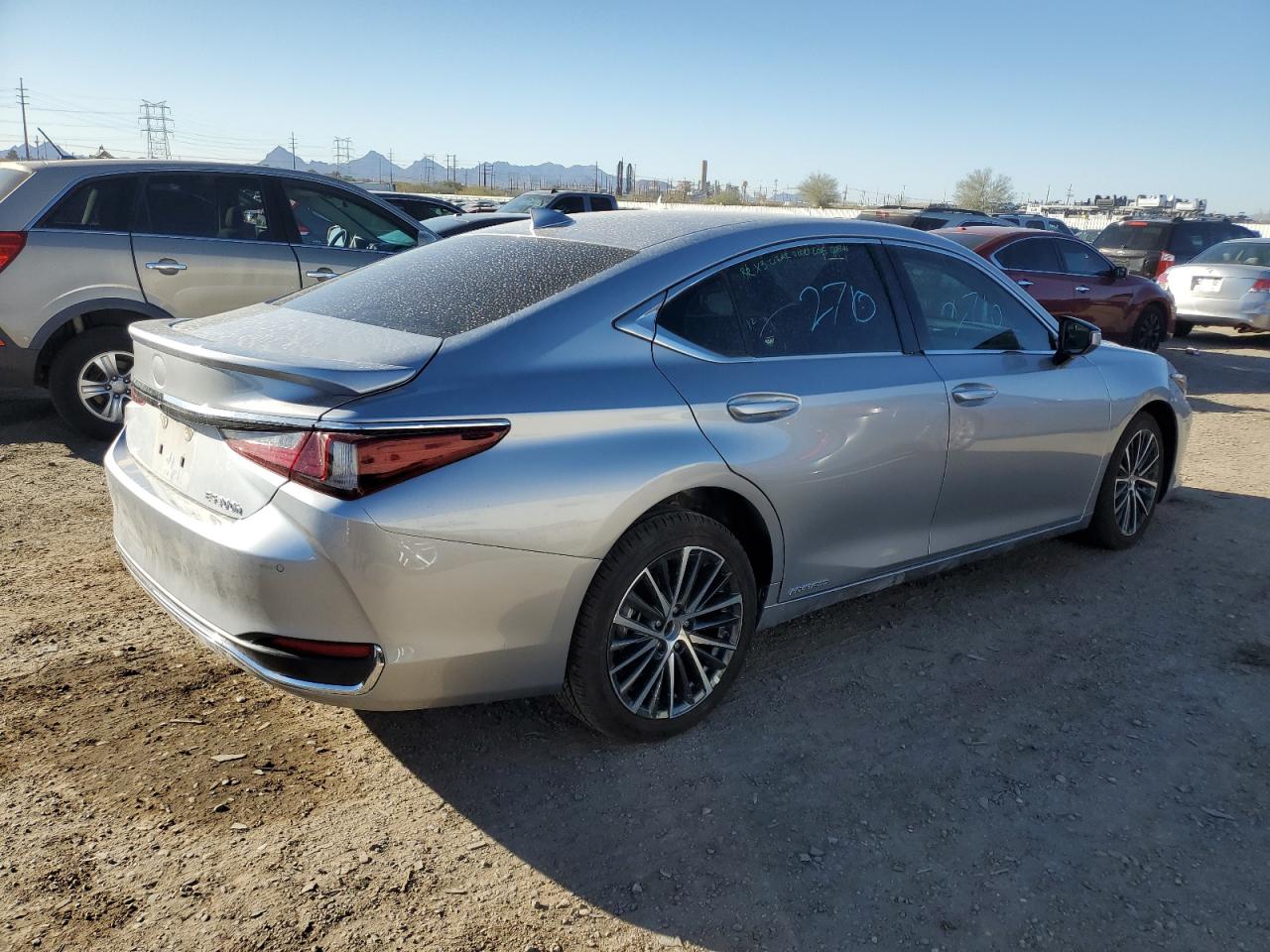 2022 Lexus ES - Image 3