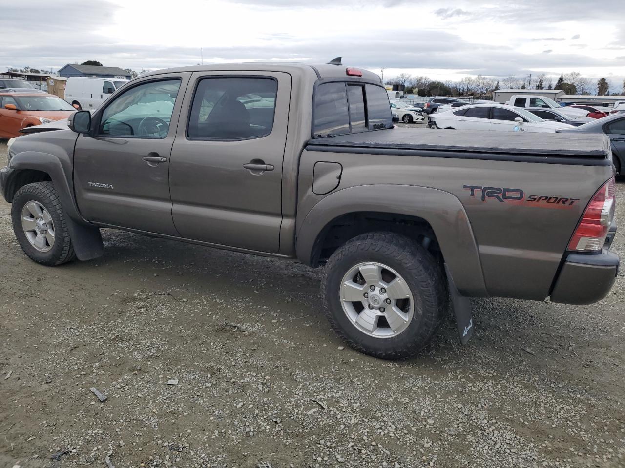 2015 Toyota Tacoma - Image 2