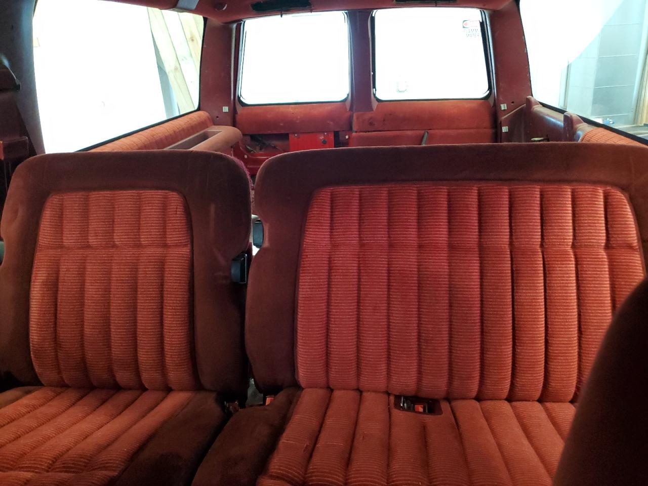 1993 Chevrolet Suburban - Image 10