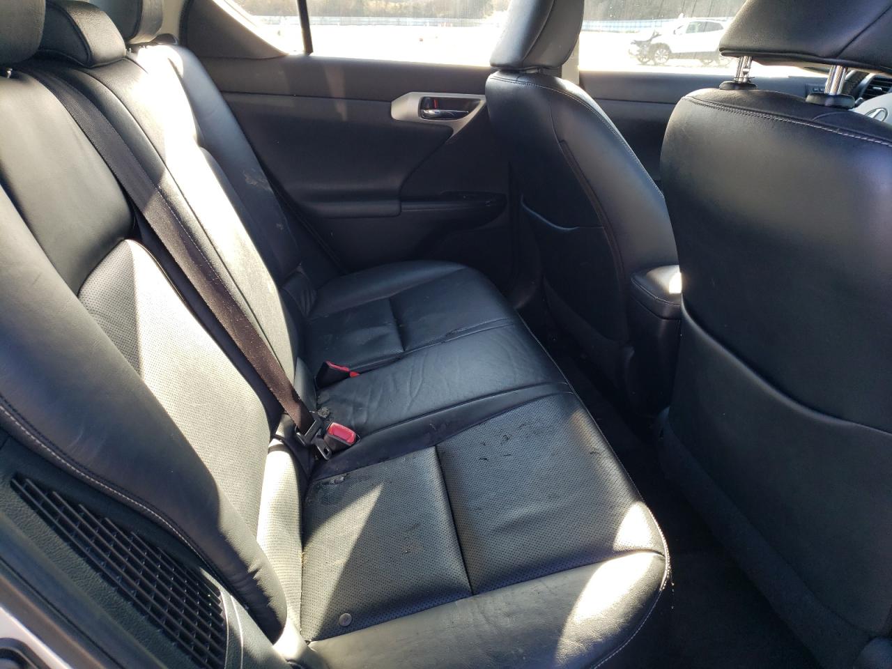 2012 Lexus CT - Image 11