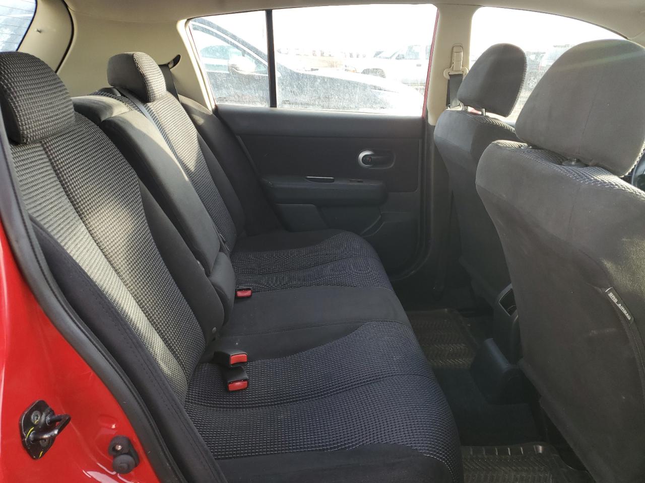 2010 Nissan Versa - Image 10