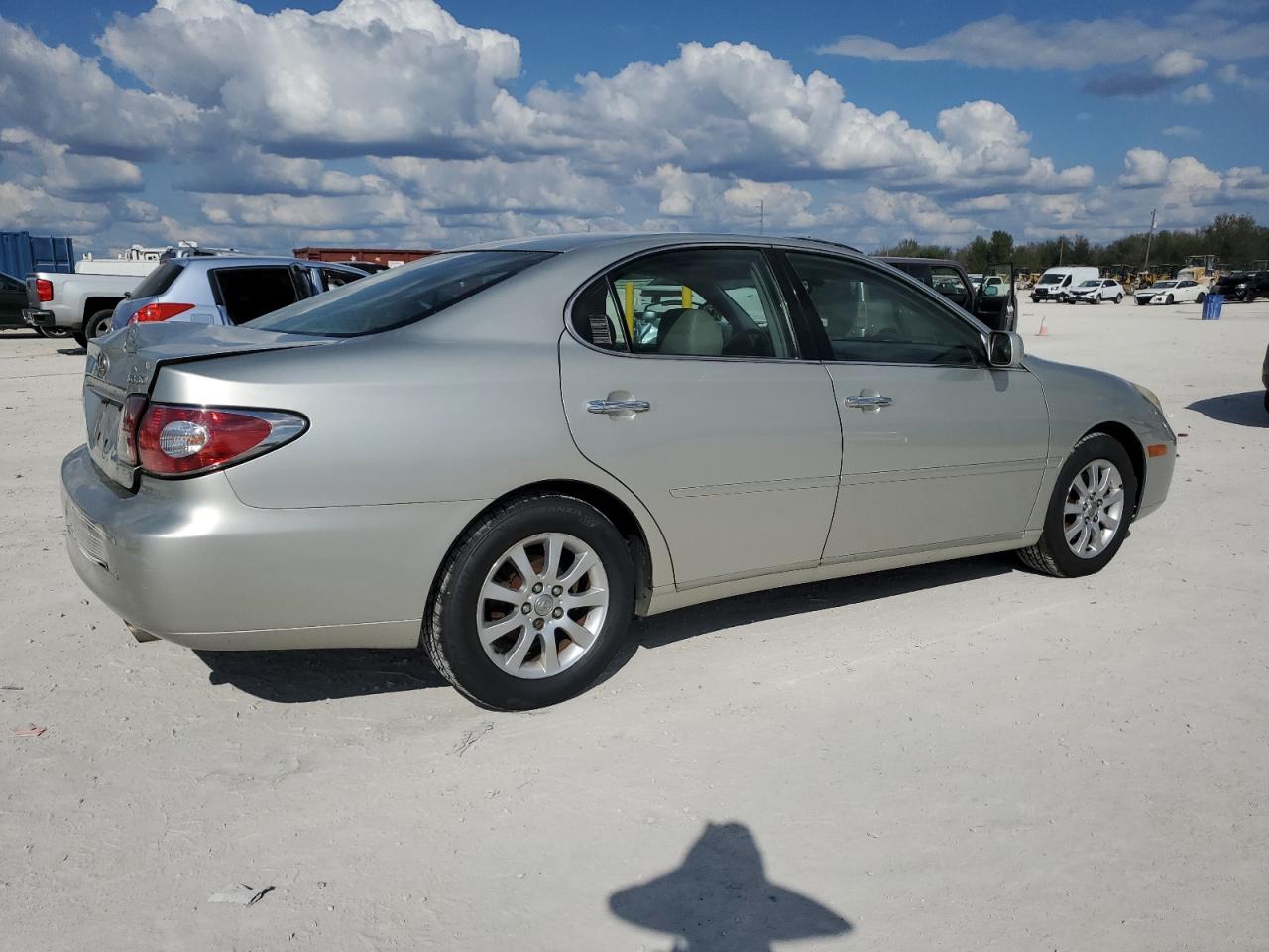 2004 Lexus ES - Image 3