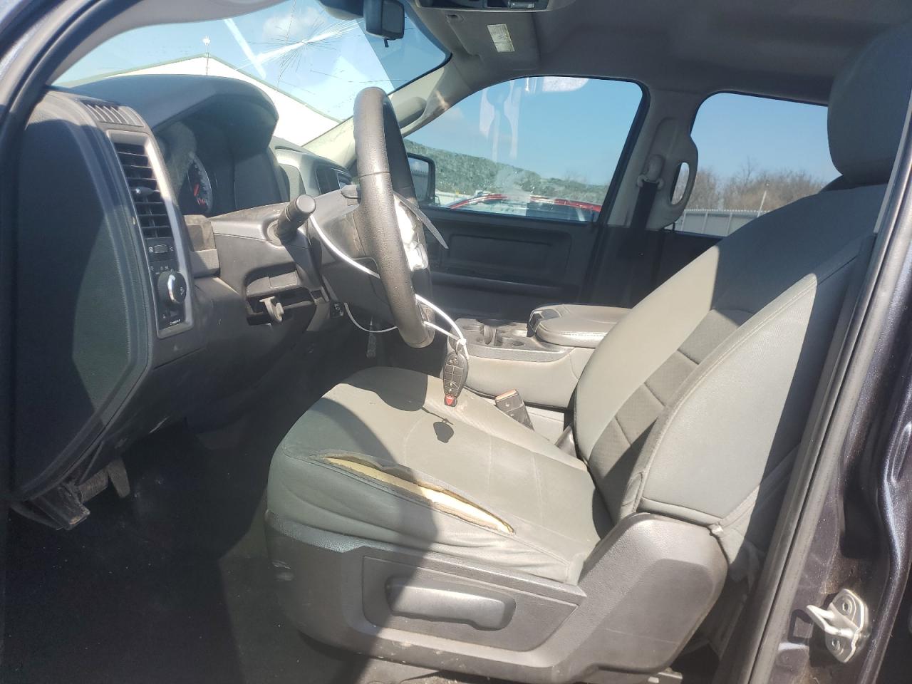 2015 RAM 1500 - Image 7