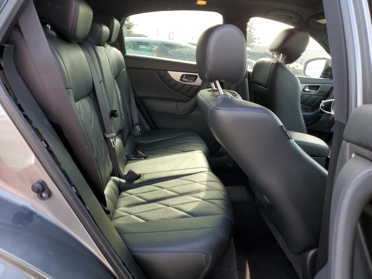 2016 Infiniti QX70 - Image 11