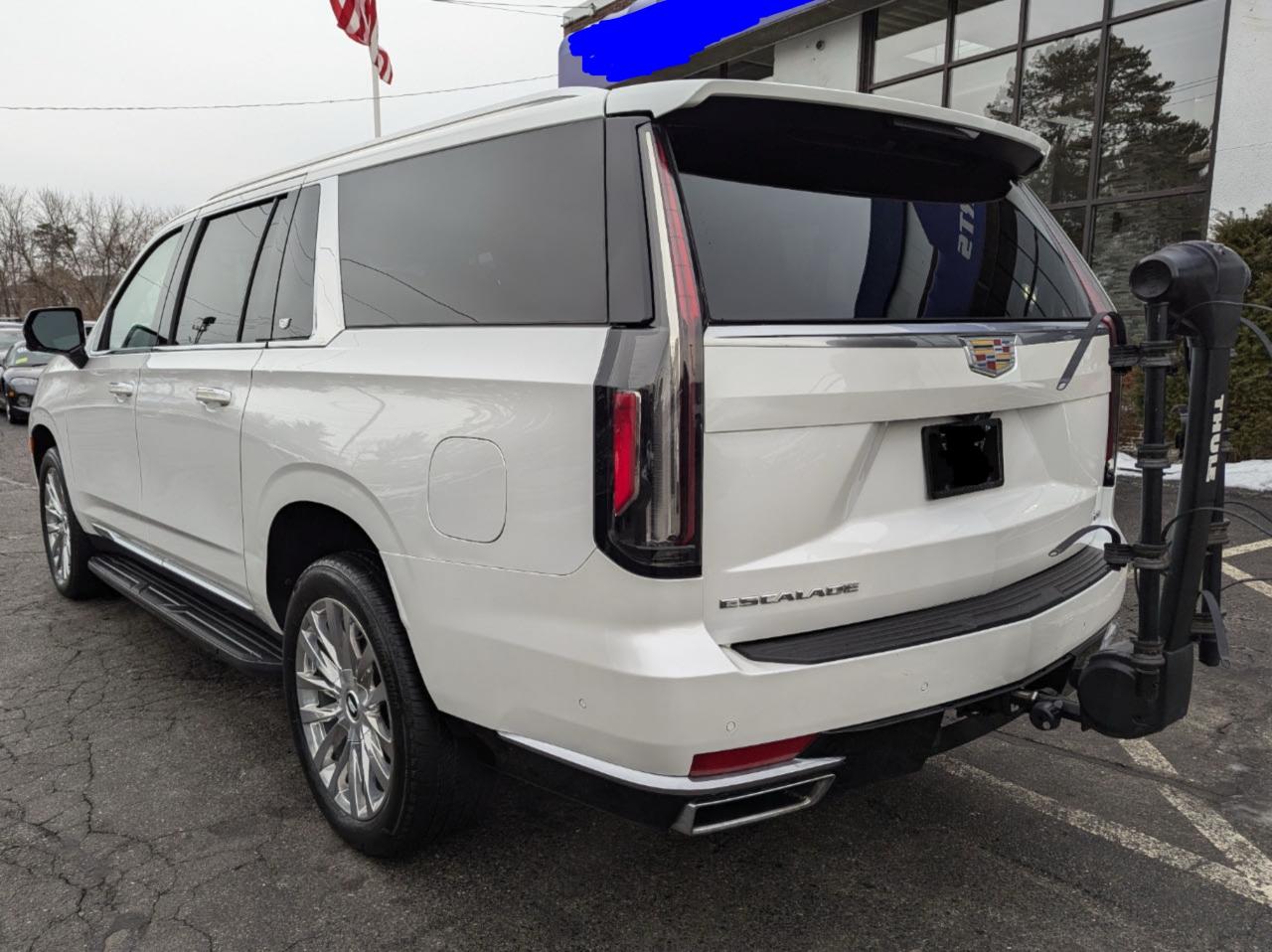 2021 Cadillac Escalade - Image 3