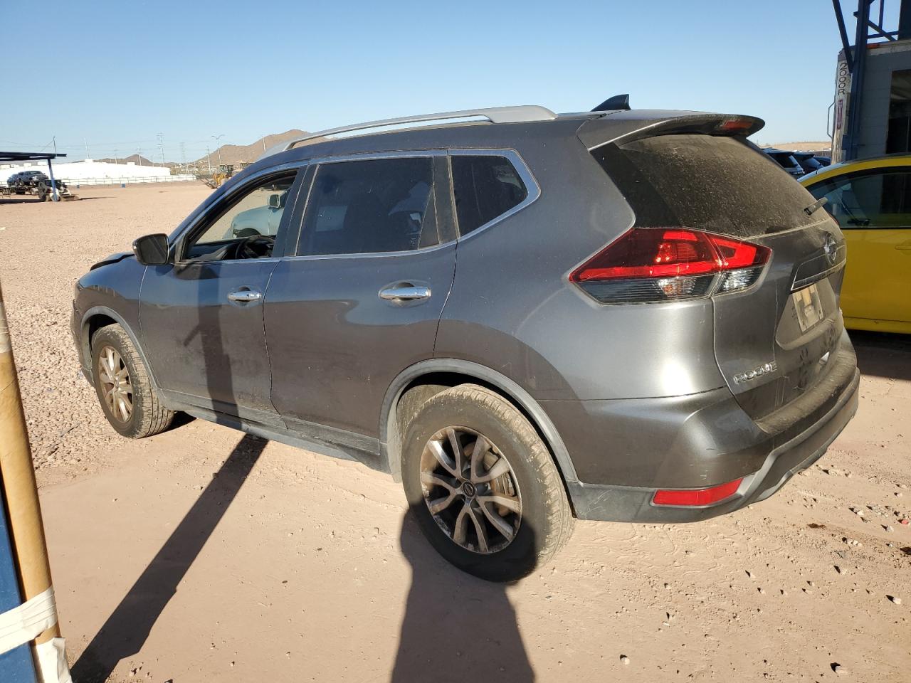 2018 Nissan Rogue - Image 2