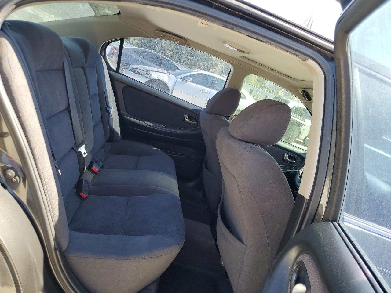 2002 Nissan Maxima - Image 10