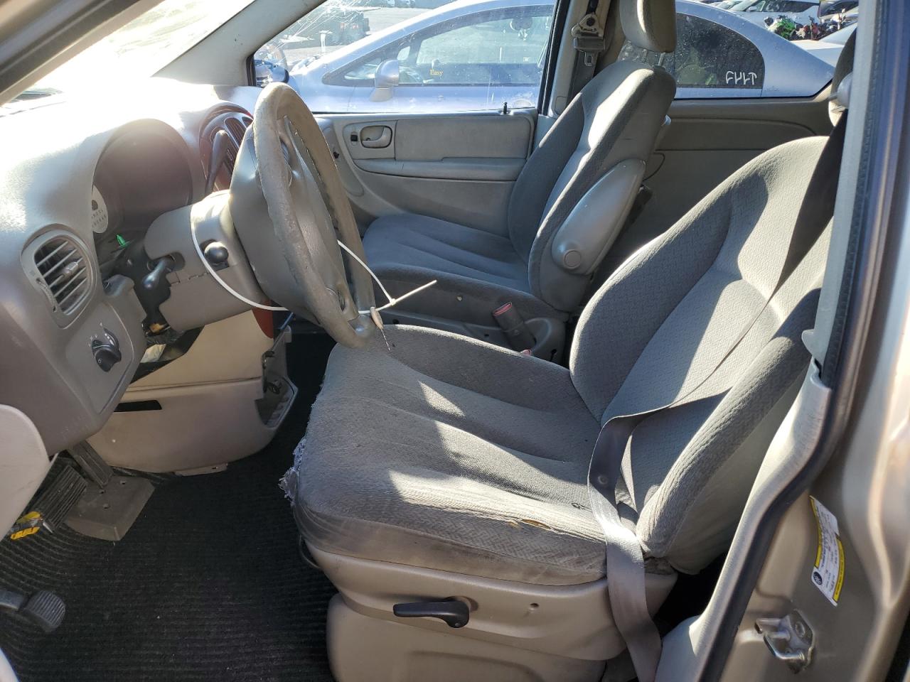 2005 Chrysler Town & Country - Image 7