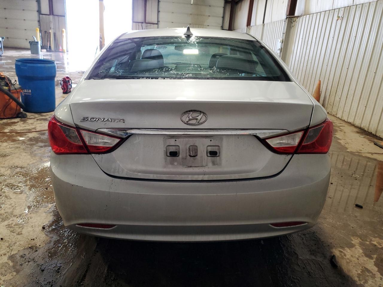 2011 Hyundai Sonata - Image 6