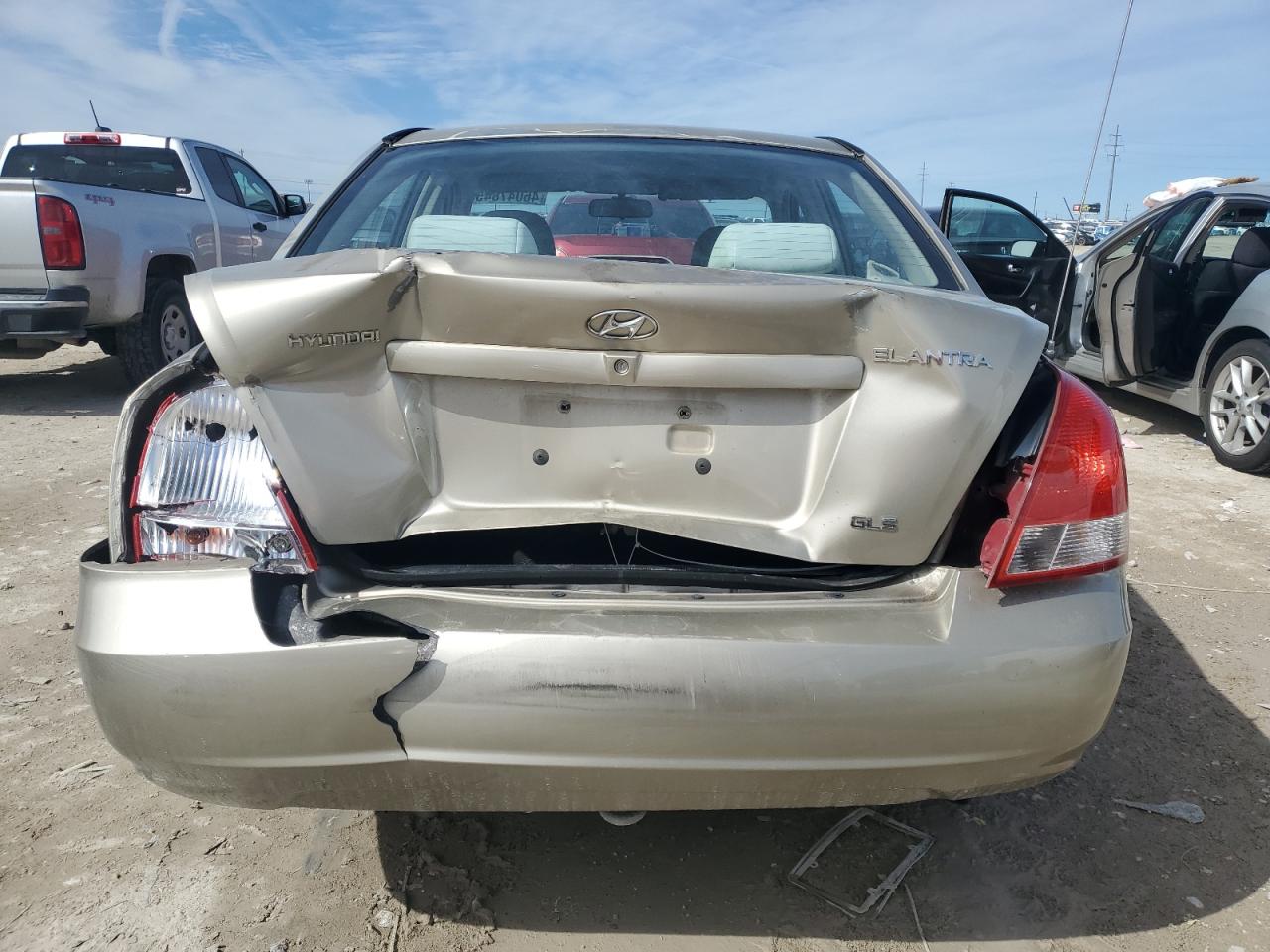2002 Hyundai Elantra - Image 6