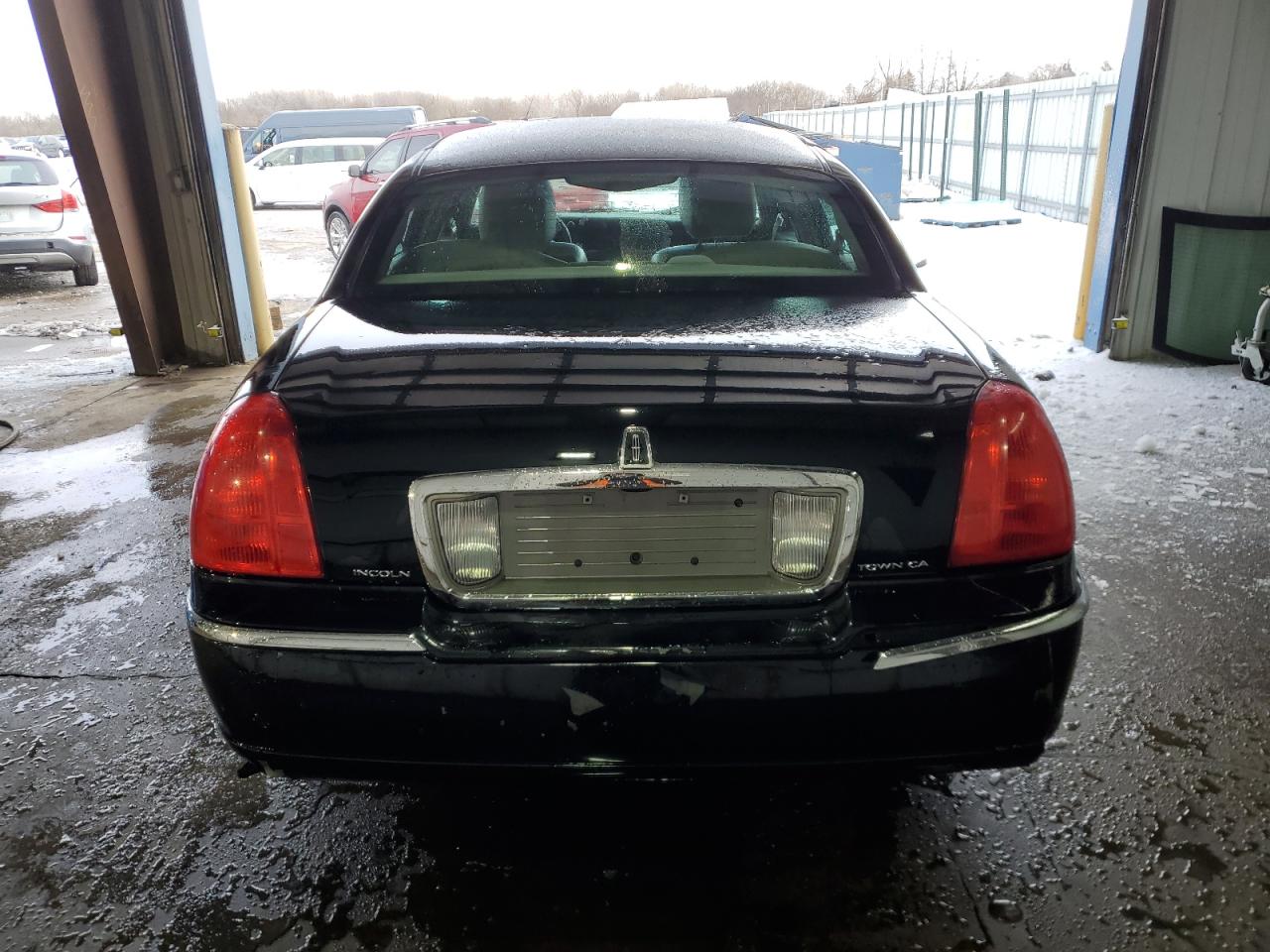 2011 Lincoln Town Car - Image 6