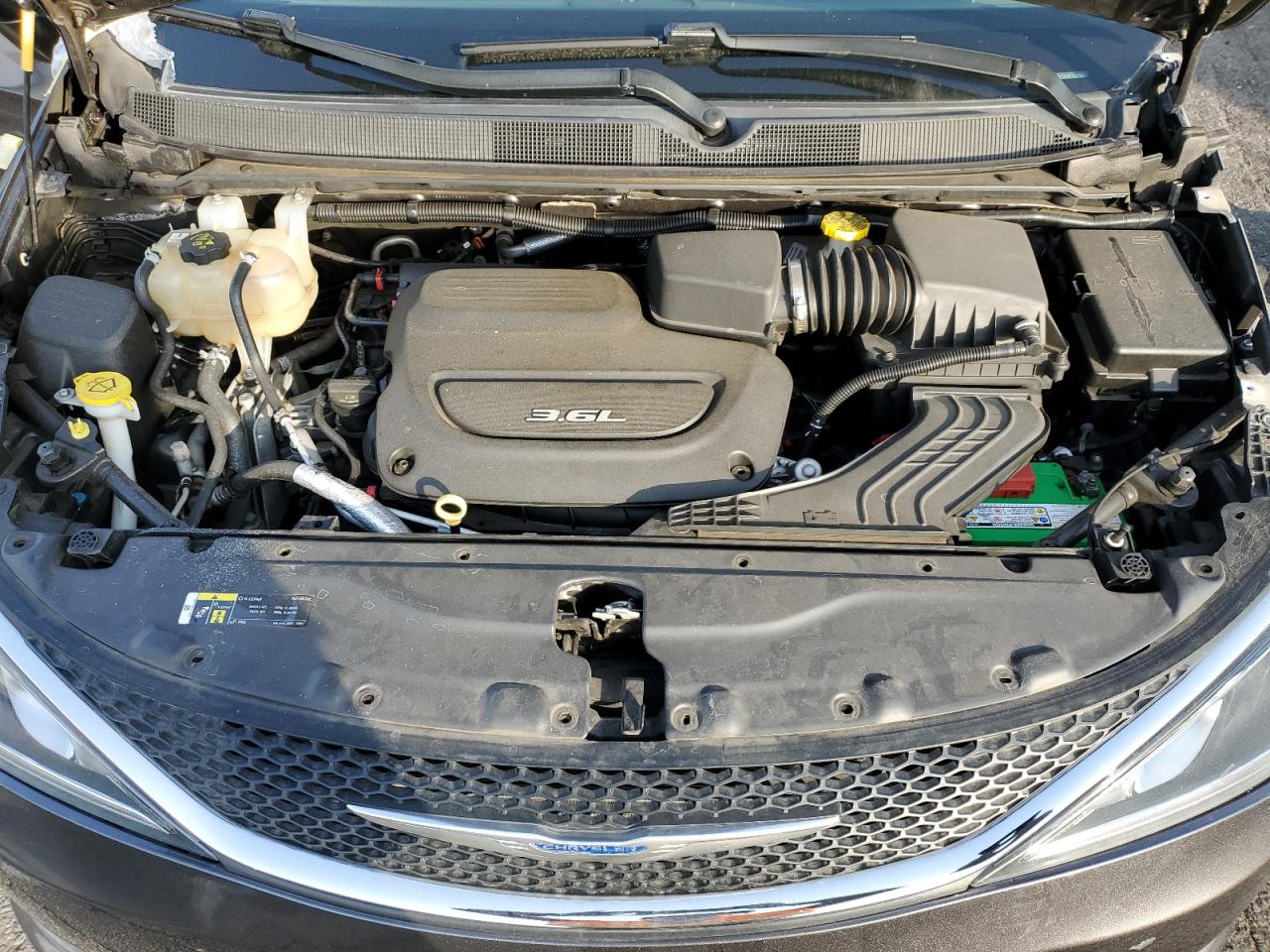 2018 Chrysler Pacifica - Image 13