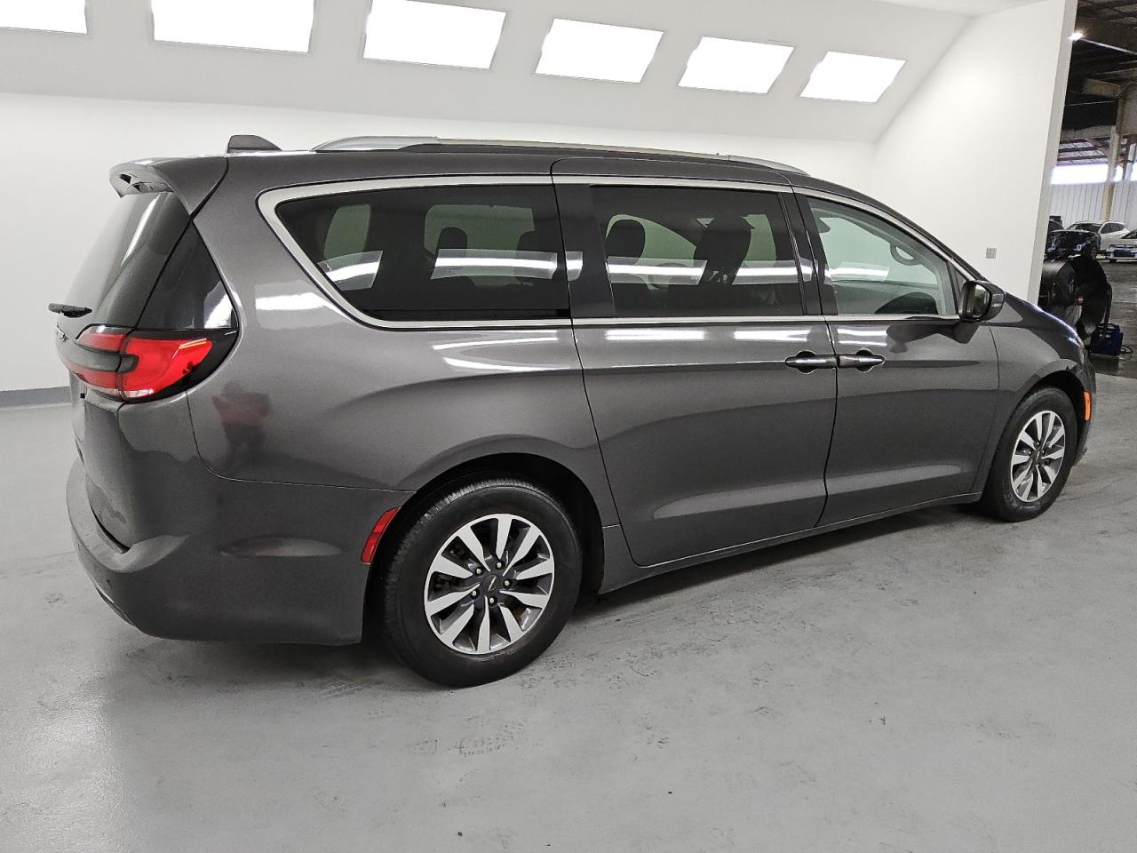 2021 Chrysler Pacifica - Image 3