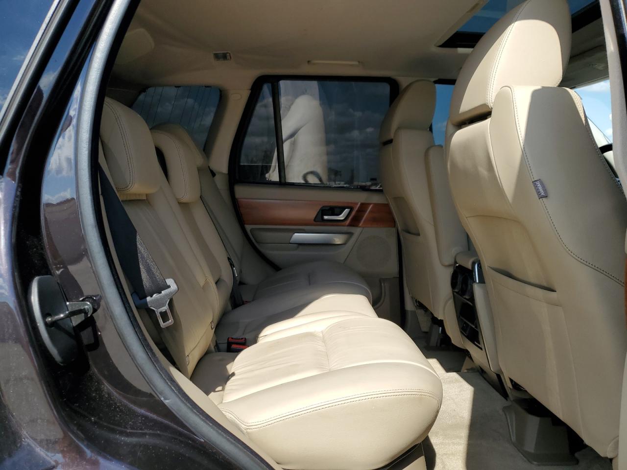 2009 Land Rover Range Rover - Image 11