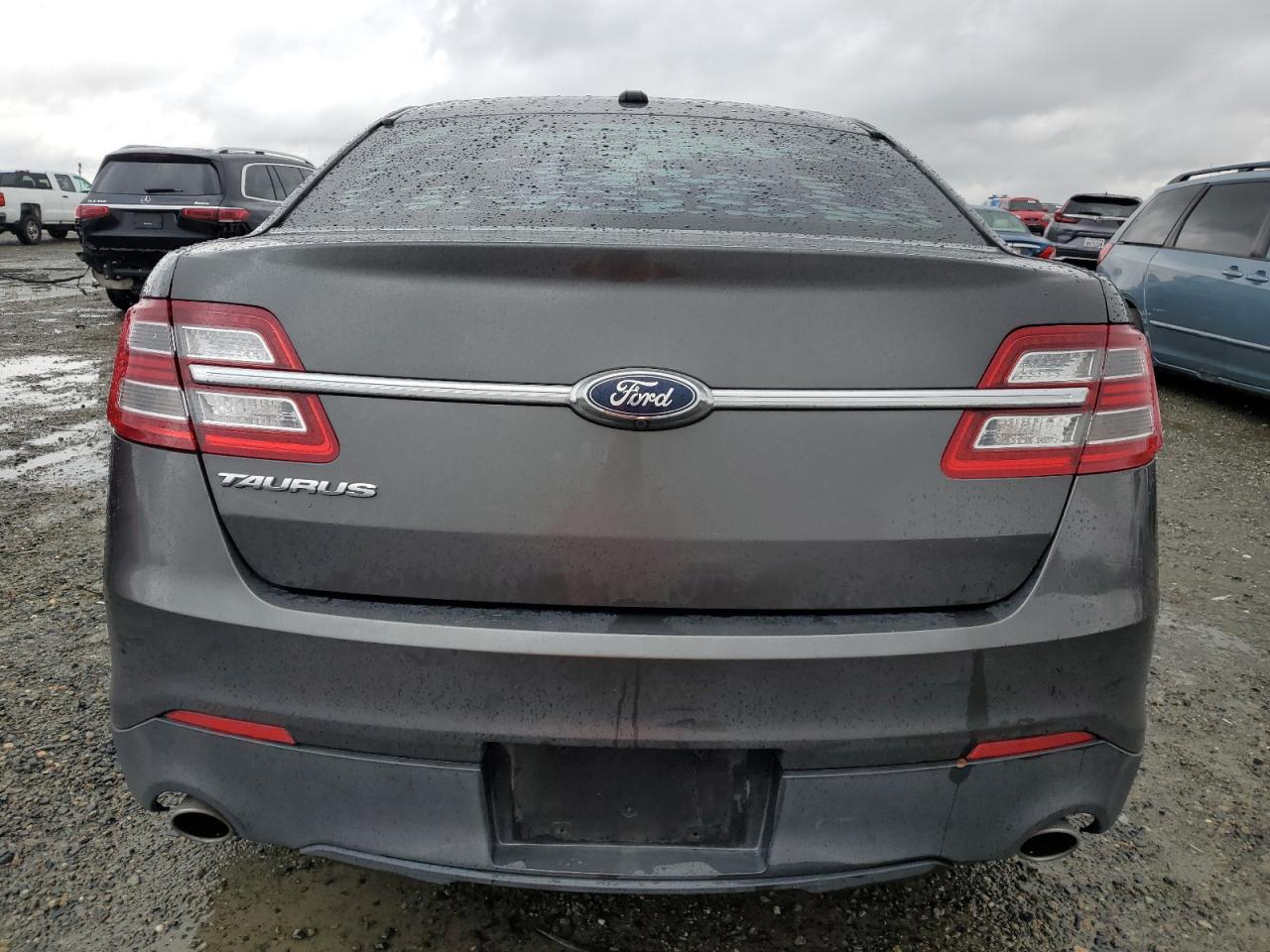 2015 Ford Taurus - Image 6