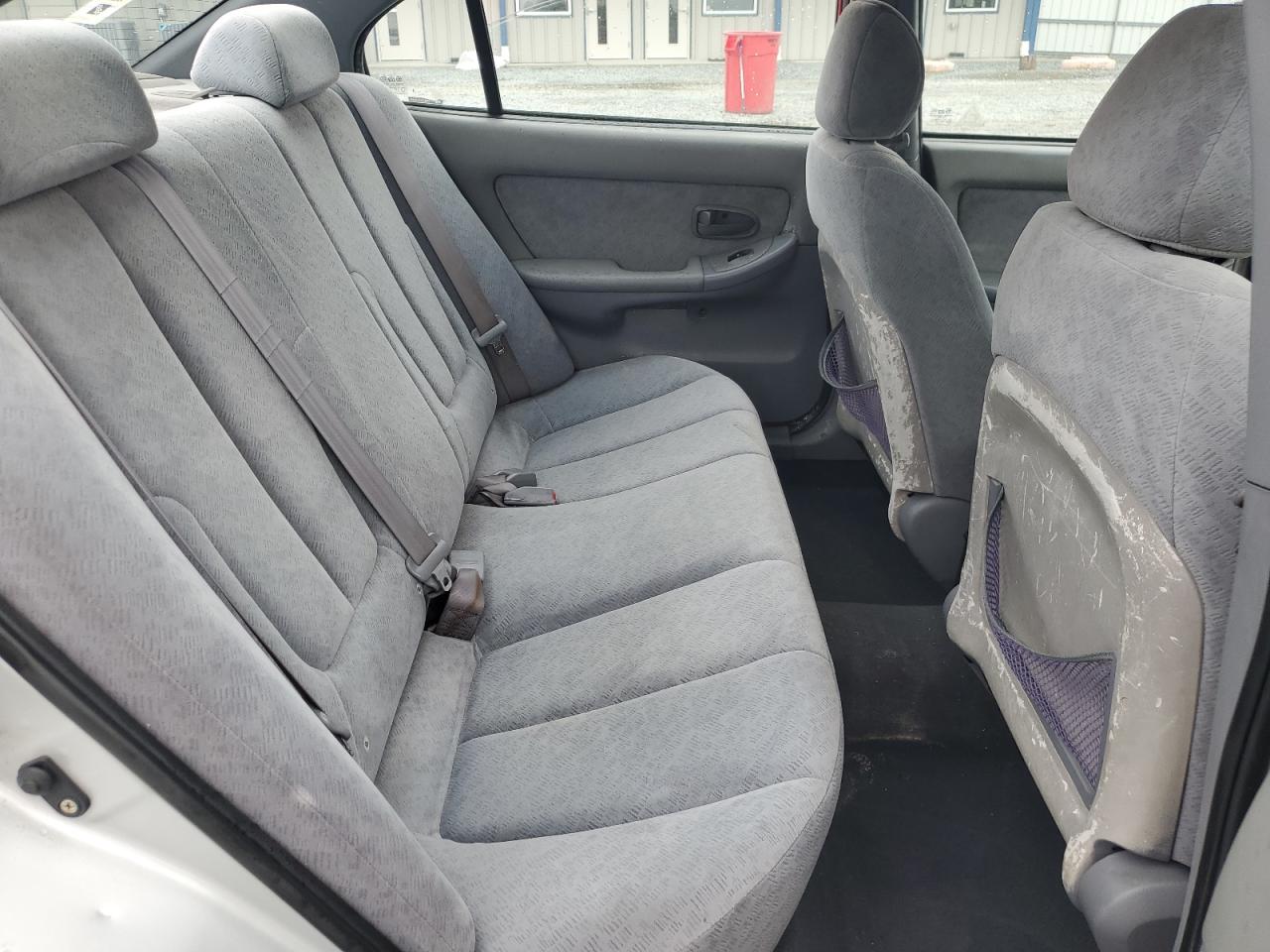 2004 Hyundai Elantra - Image 10
