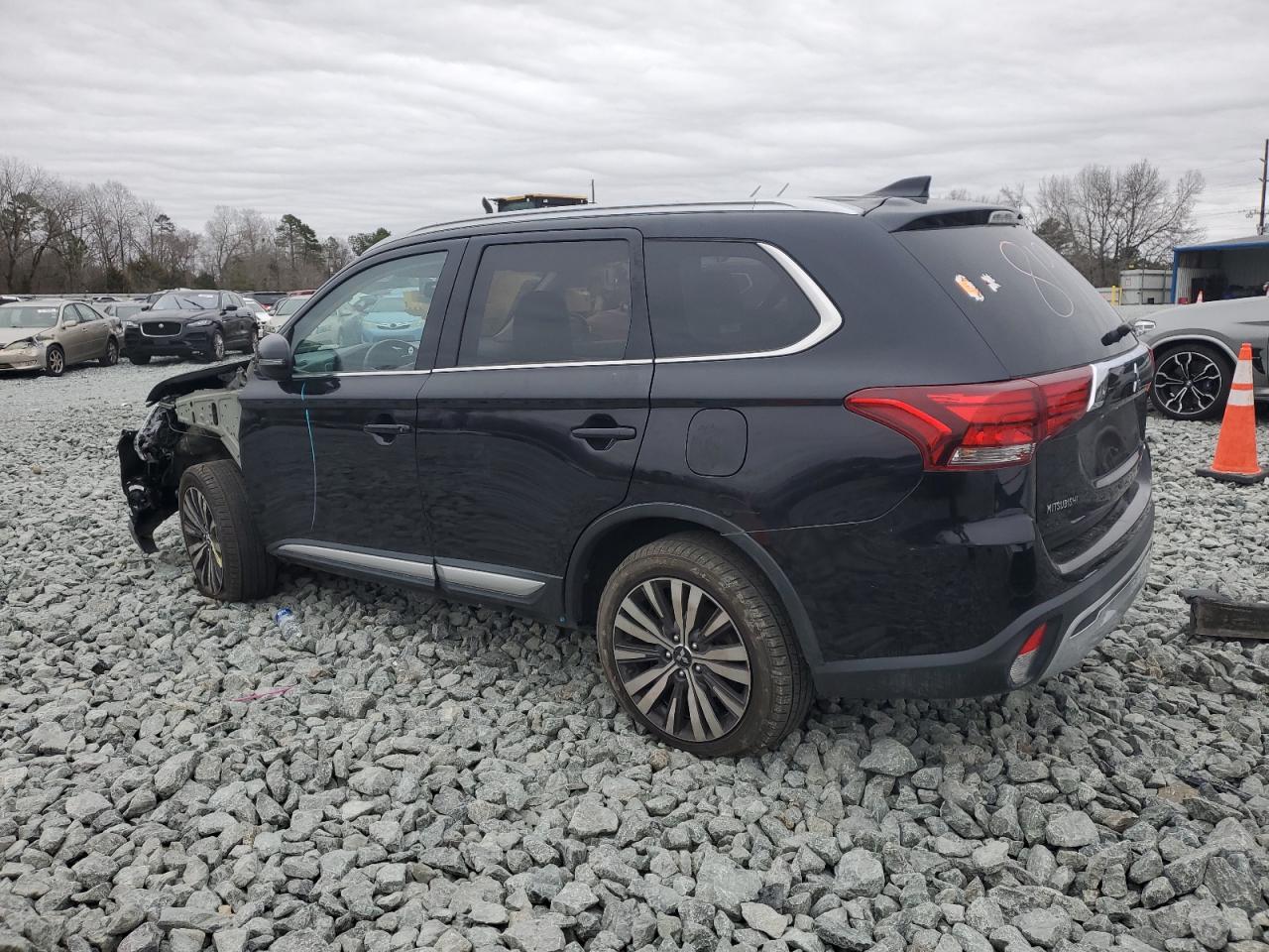 2019 Mitsubishi Outlander - Image 2