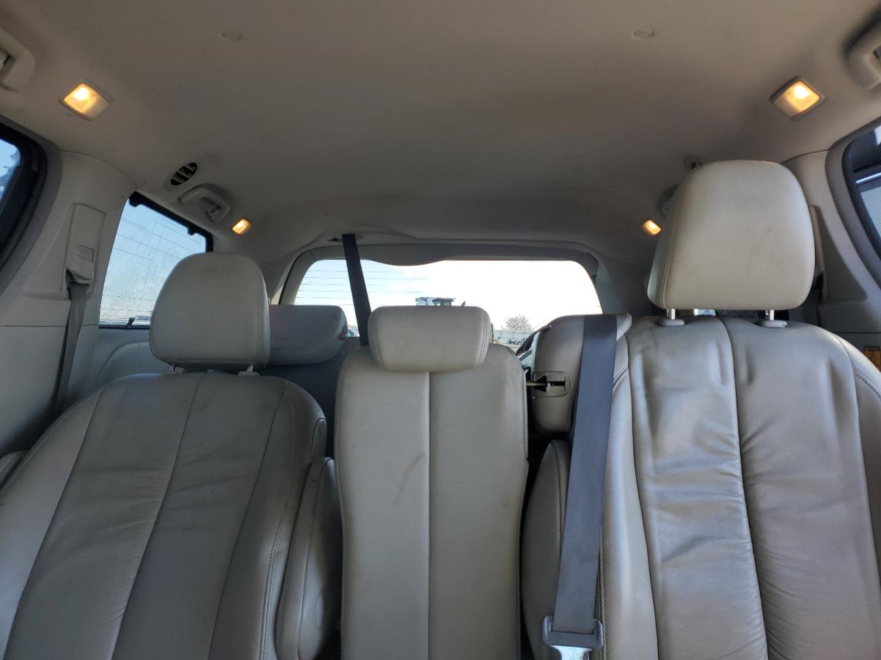 2012 Toyota Sienna - Image 10