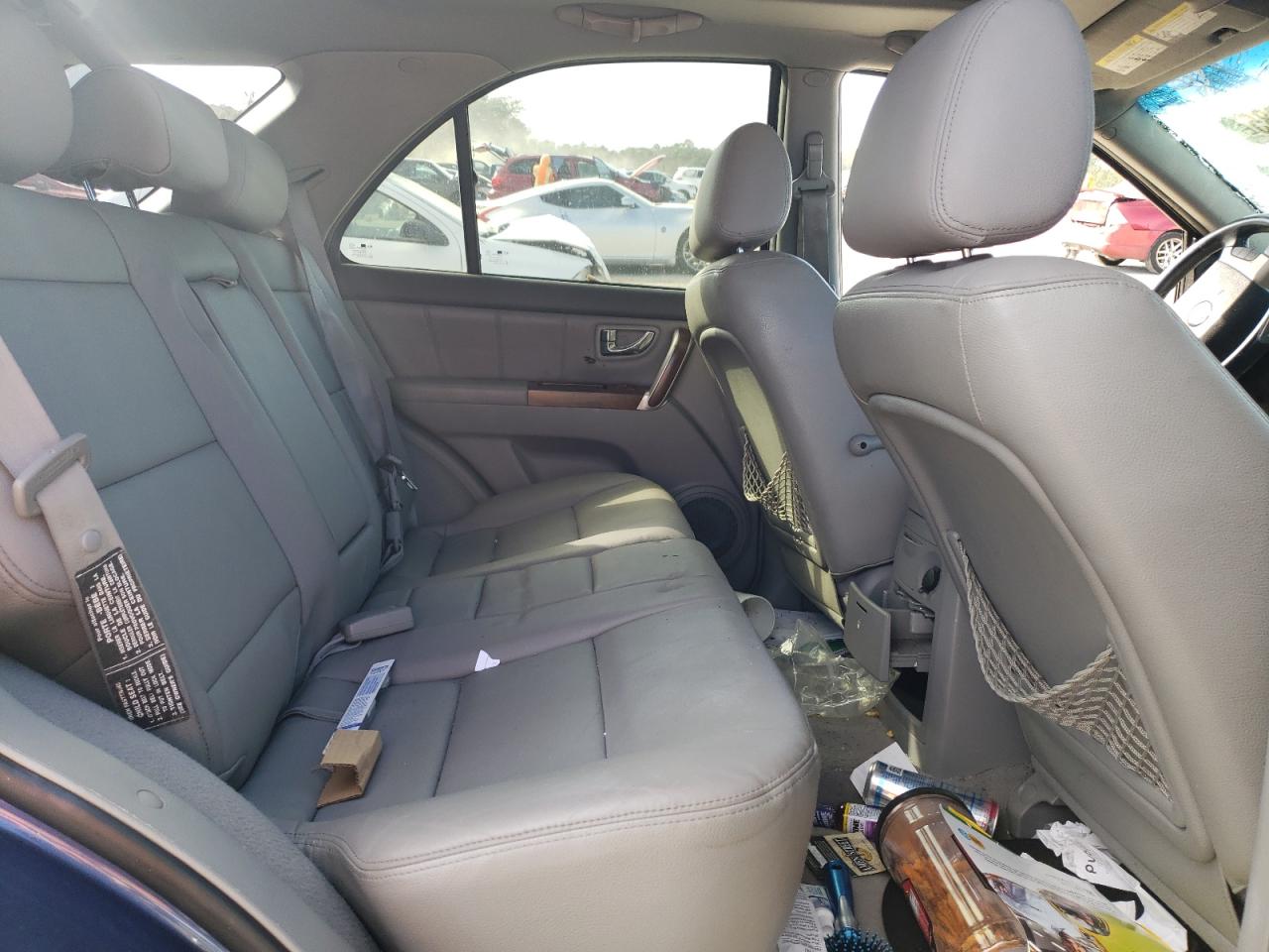 2006 Kia Sorento - Image 11