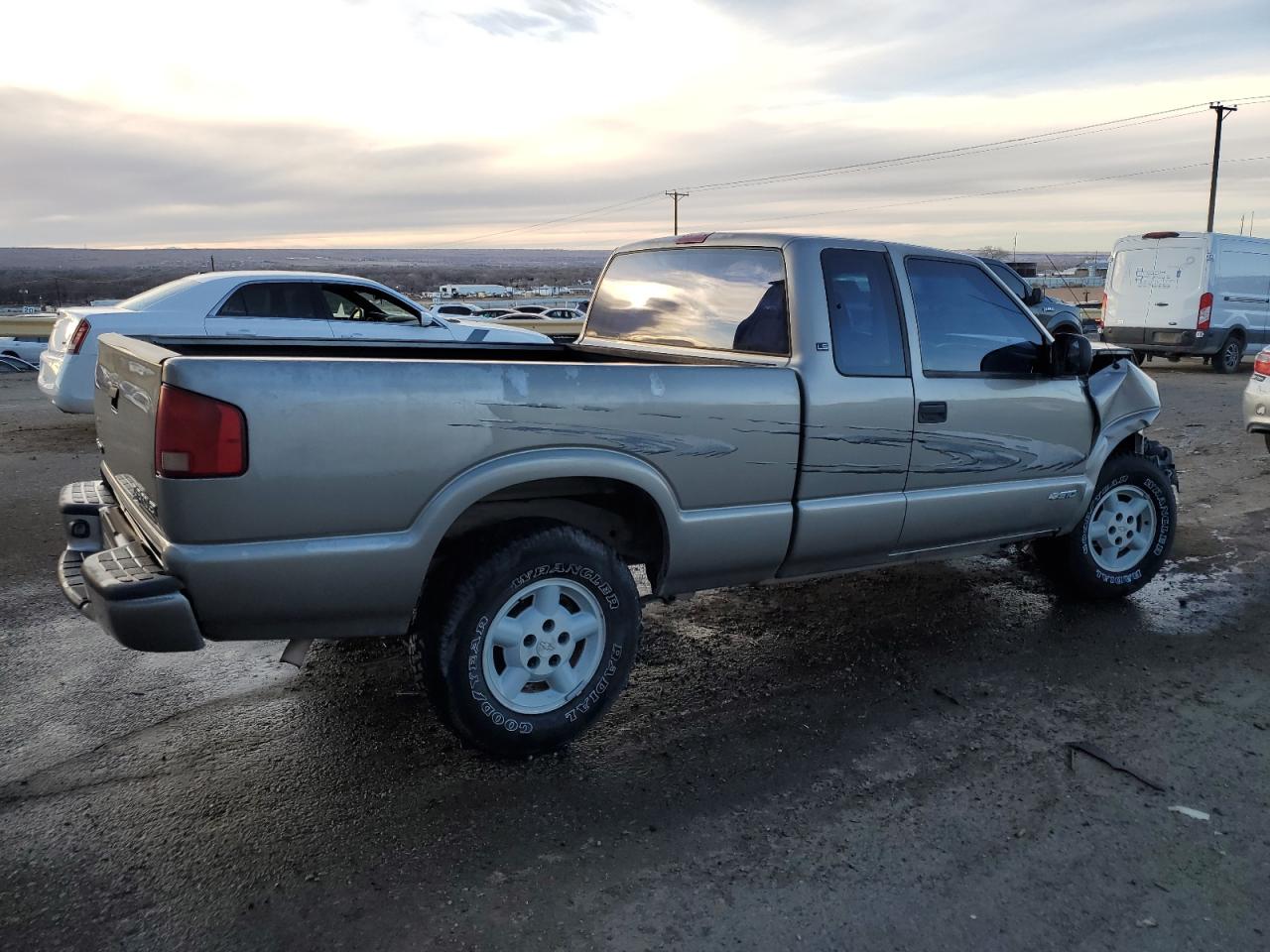 2003 Chevrolet S-10 Pickup - Image 3