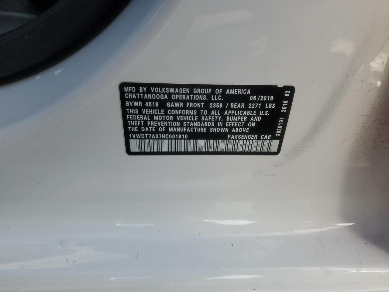 2017 Volkswagen Passat - Image 12