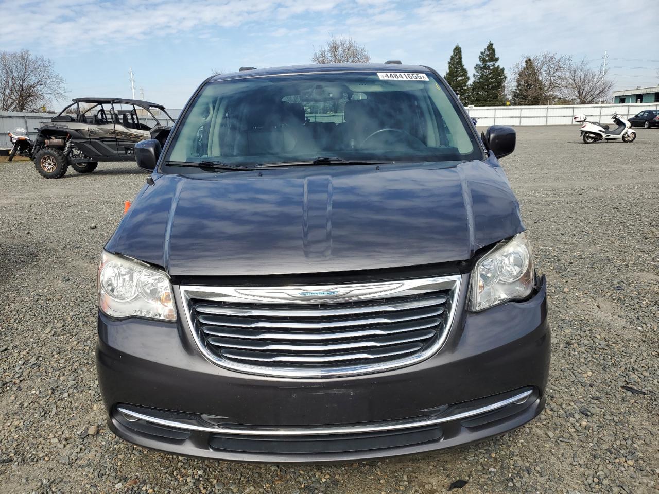 2015 Chrysler Town & Country - Image 5