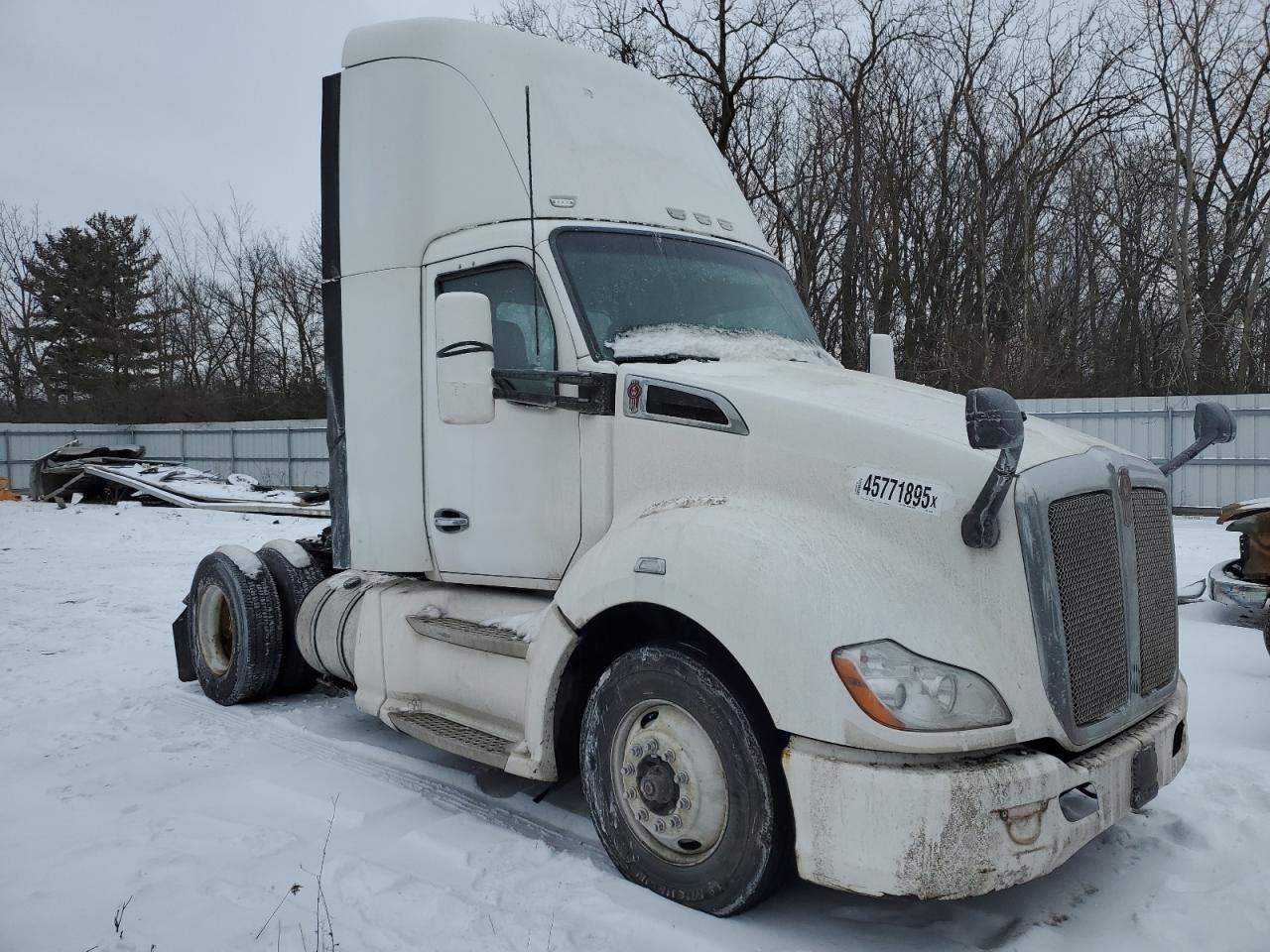 2015 Kenworth Constructi 15.0L for Sale in Fort Wayne, IN - Normal Wear