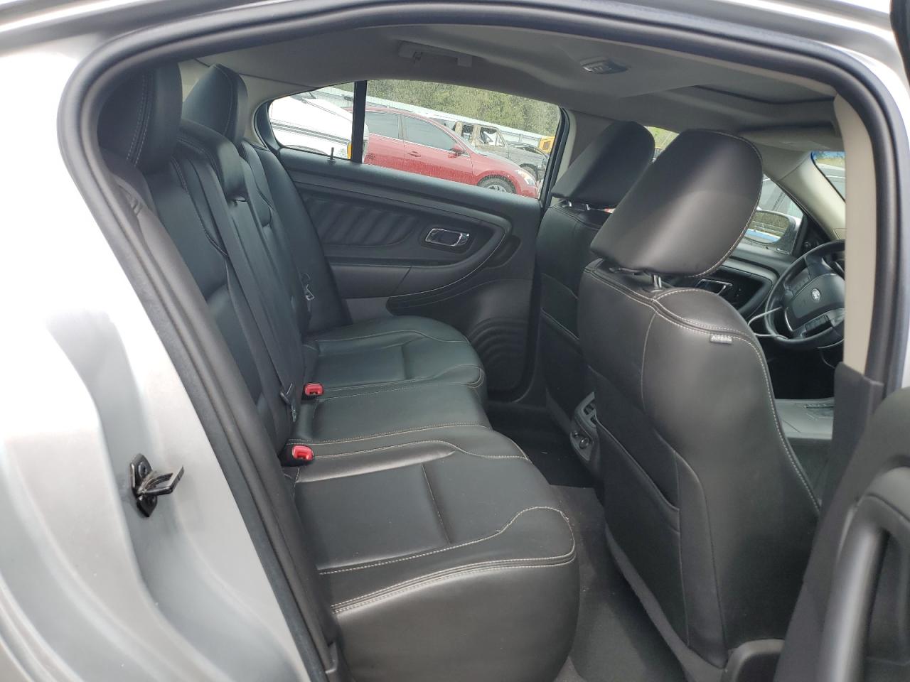 2010 Ford Taurus - Image 10