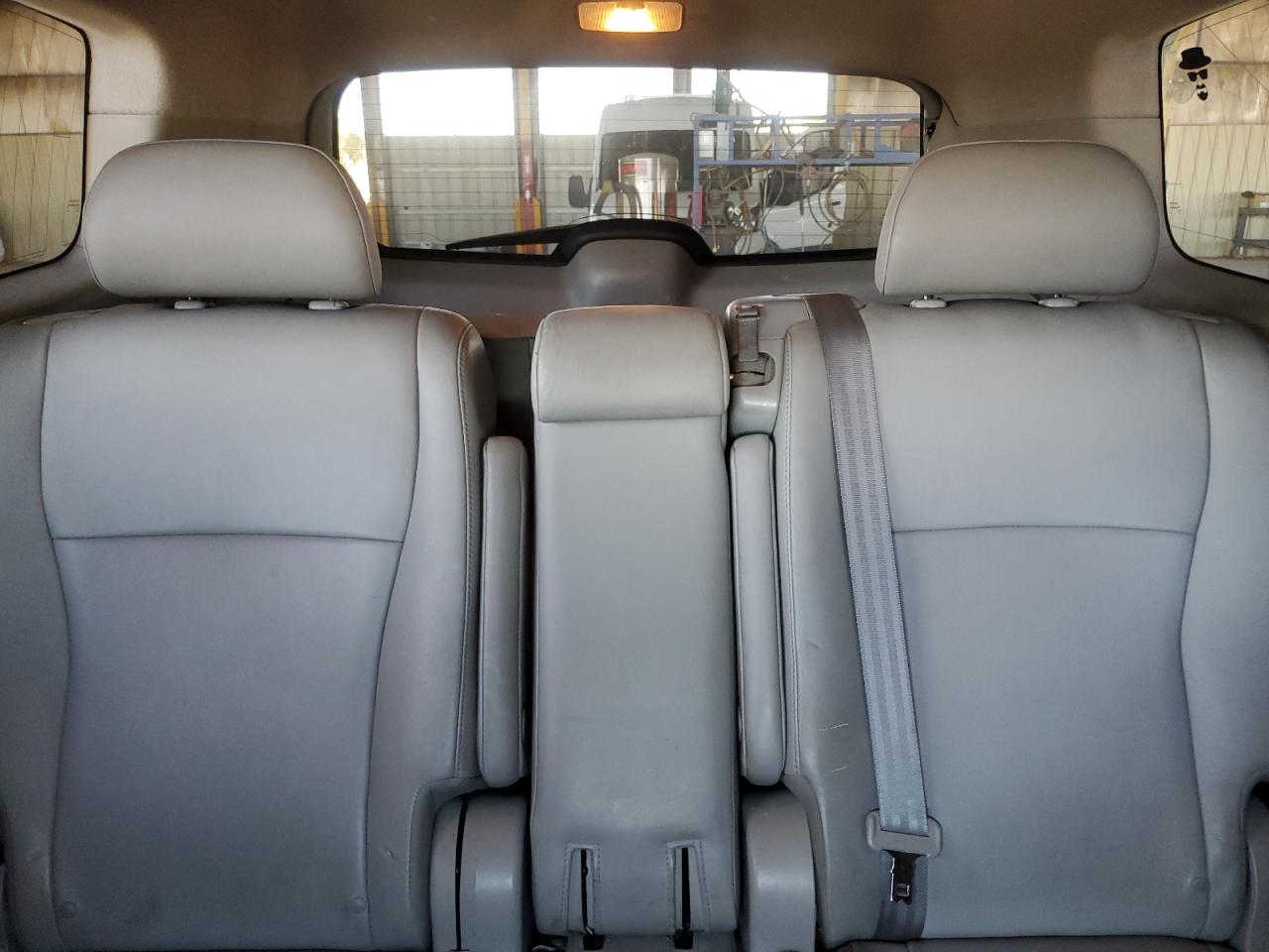 2011 Toyota Highlander - Image 10