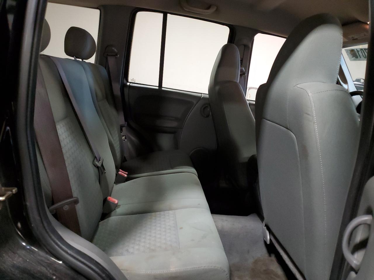 2006 Jeep Liberty (North America) - Image 11