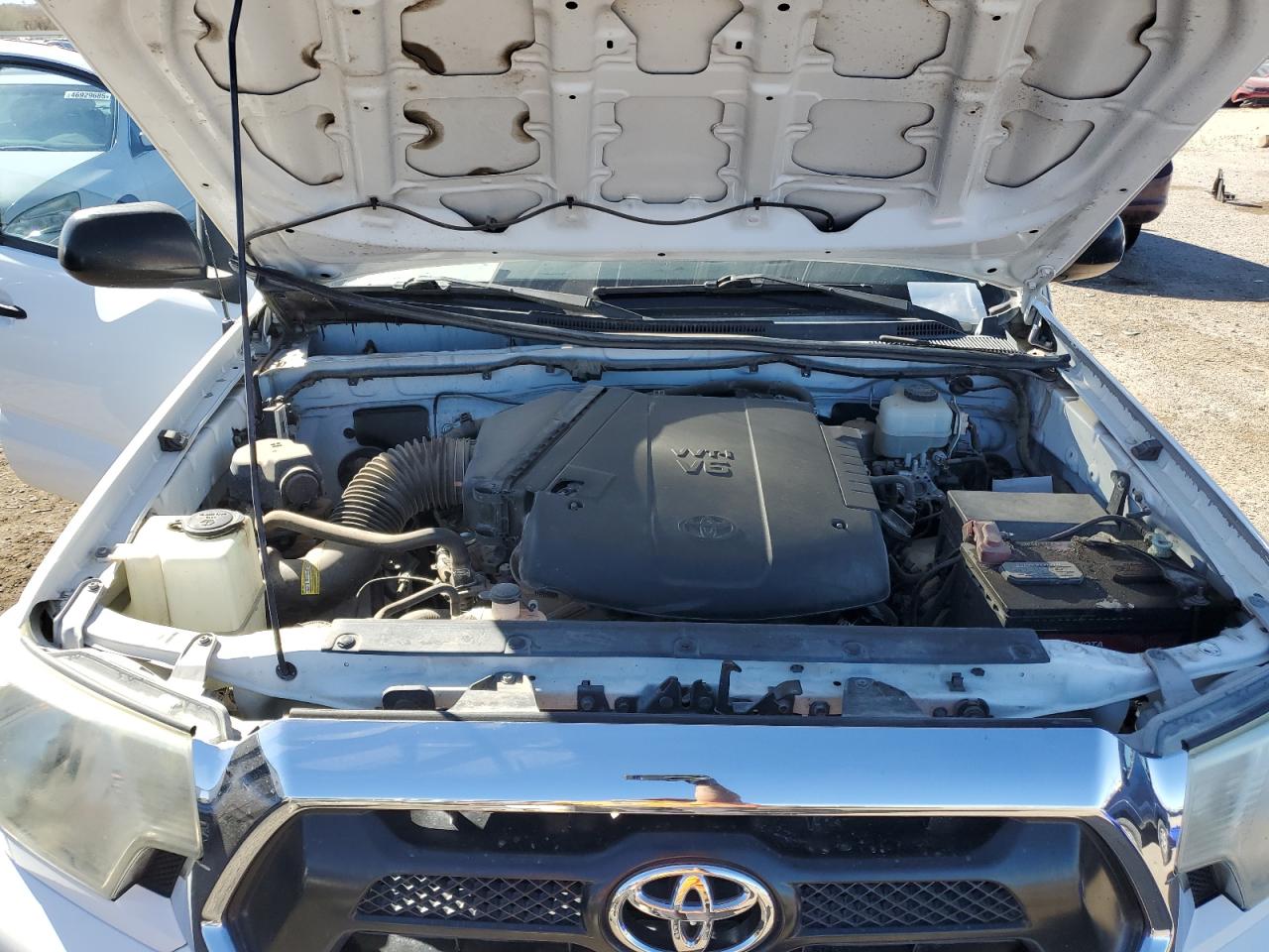 2015 Toyota Tacoma - Image 12