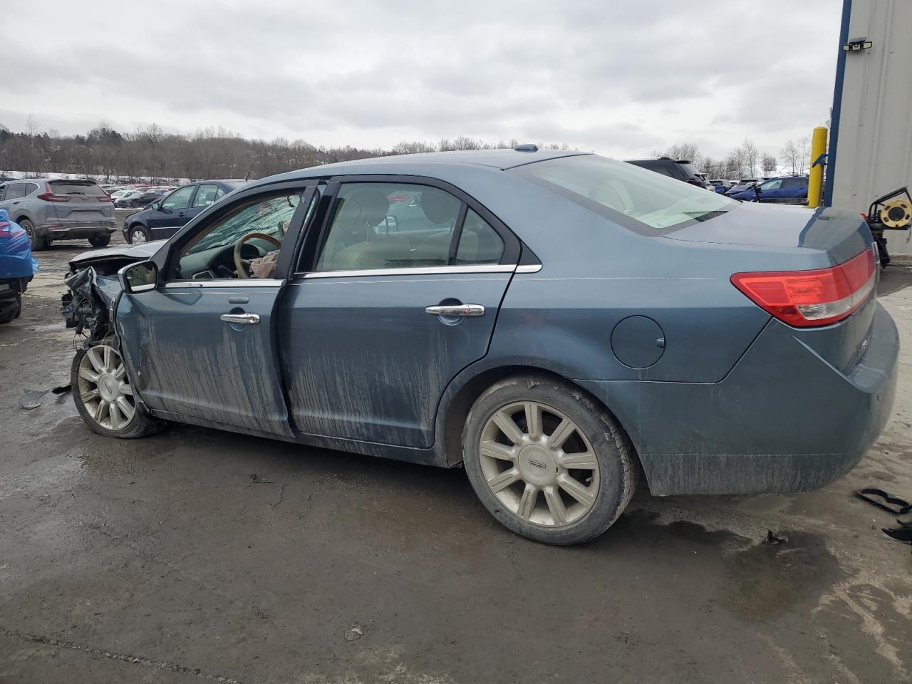 2011 Lincoln MKZ - Image 2